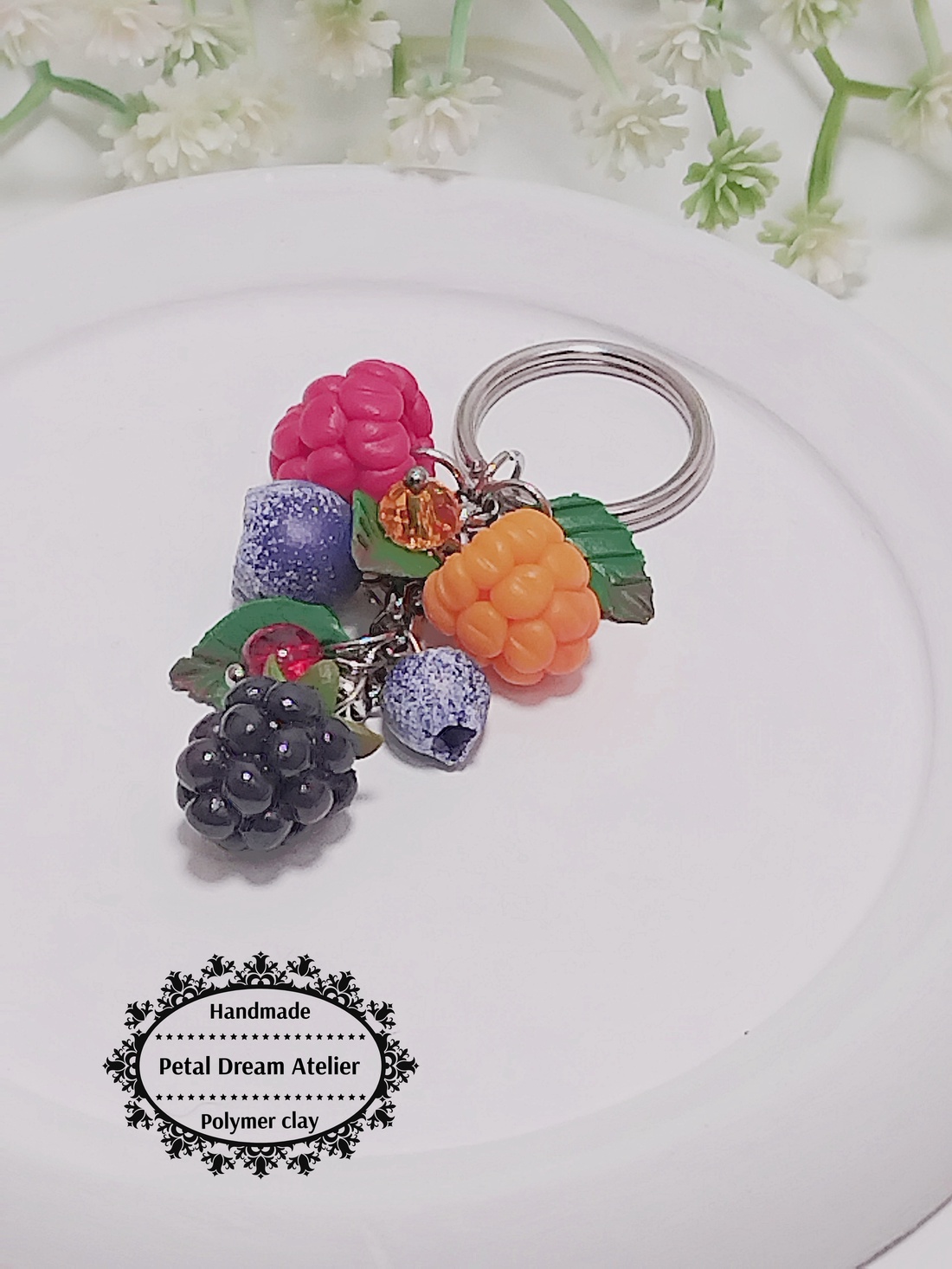 Breloc cu fructe de pădure - genți și portofele - accesorii genți - breloc - Artynos.ro
