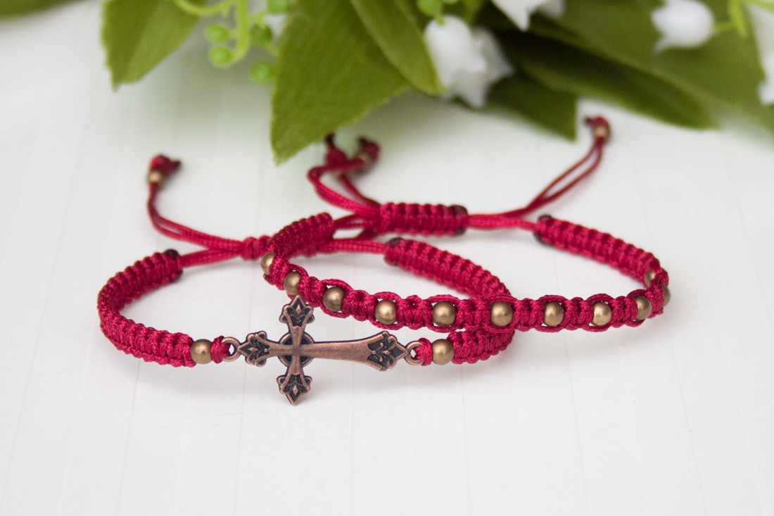 Brățară macramé împletită - Beads burgundy -  - Artynos.ro