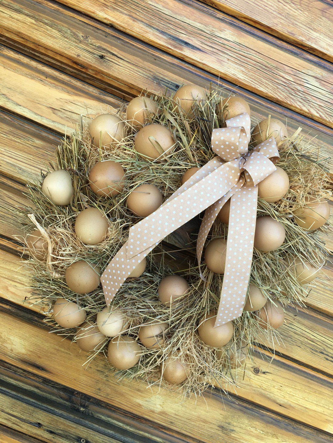 Decorarea ușii cu coroană de ouă de primăvară - - Artynos.ro Decorarea ușii cu coroană de ouă de primăvară - - Artynos.ro