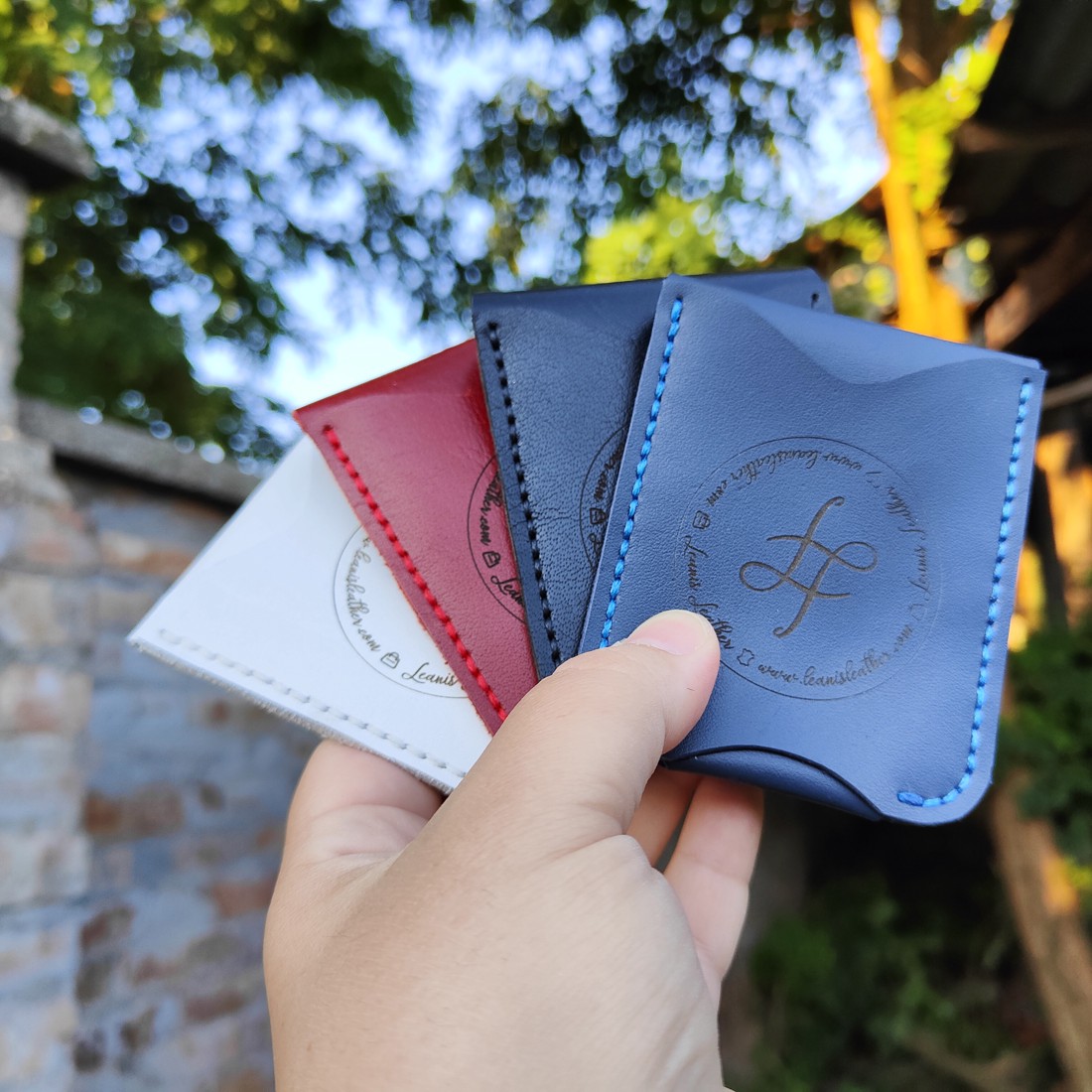 Suport card Dermis - În stoc! -  - Artynos.ro