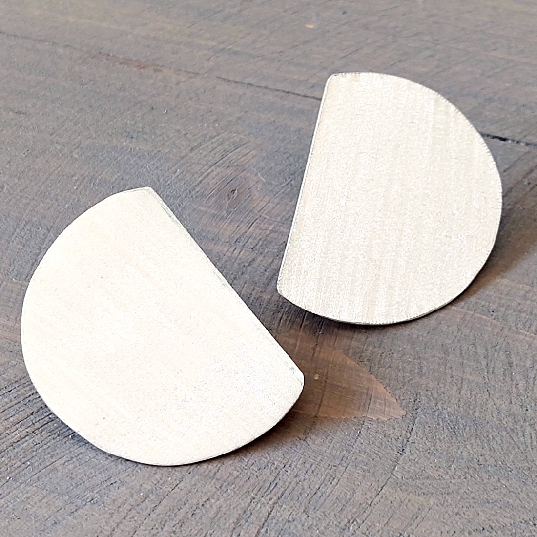 Cercei minimaliști din aluminiu -  - Artynos.ro Cercei minimaliști din aluminiu -  - Artynos.ro