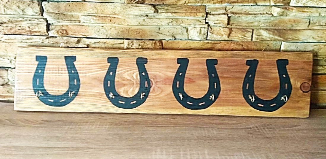 Suport de perete cu model de potcoavă - casă & stil de viață - accesorii pentru decorat casa - decorațiuni de pereți, decorațiuni suspendate - suport pentru chei - Artynos.ro Suport de perete cu model de potcoavă - casă & stil de viață - accesorii pentru decorat casa - decorațiuni de pereți, decorațiuni suspendate - suport pentru chei - Artynos.ro