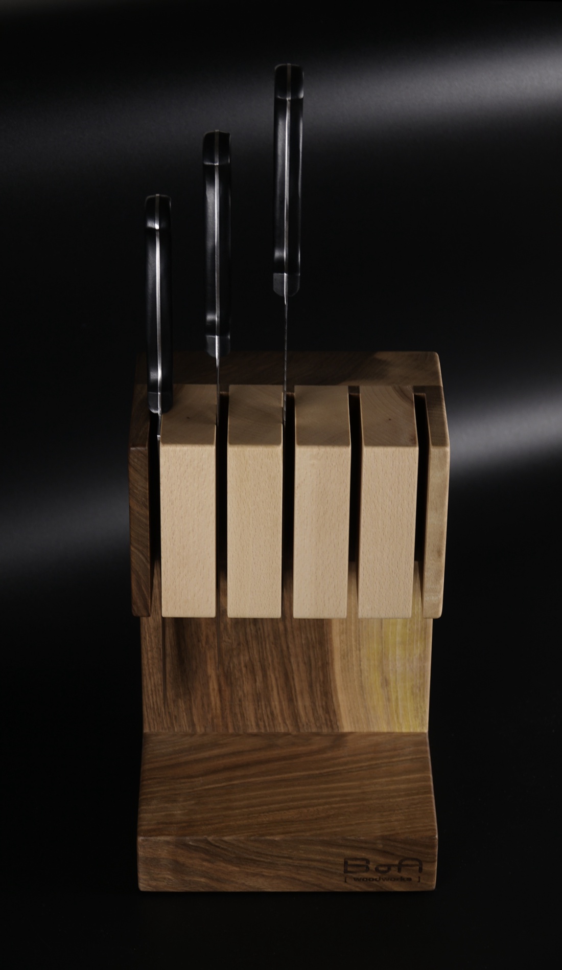 Suport cuțite magnetic Brutalist Walnut din nuc masiv, pentru 5 cuțite - casă & stil de viață - echipamente de bucătărie - accesorii de gătit - cuțite și suport de cuțite - Artynos.ro