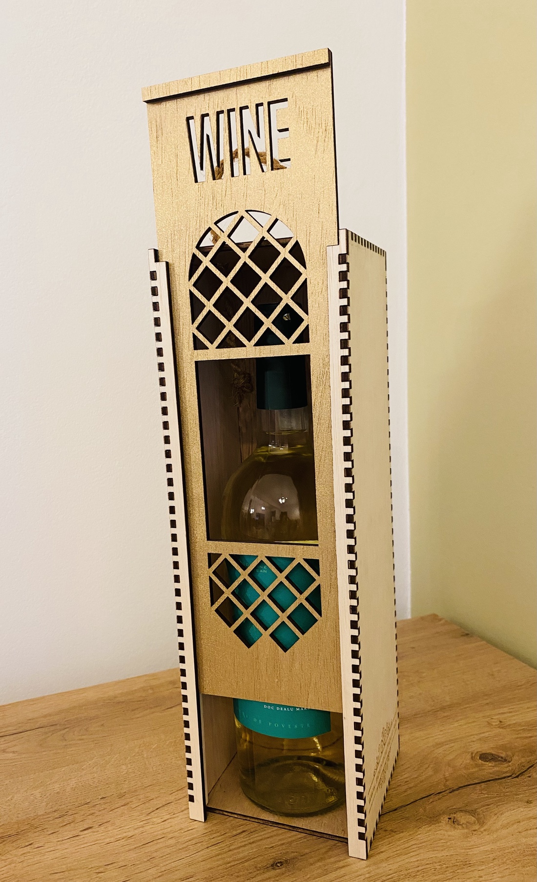 Cutie pentru sticlă de vin - casă & stil de viață - accesorii pentru decorat casa - decorațiuni de masă și decorațiuni pentru rafturi - cutii decor, cutii de suveniruri - Artynos.ro Cutie pentru sticlă de vin - casă & stil de viață - accesorii pentru decorat casa - decorațiuni de masă și decorațiuni pentru rafturi - cutii decor, cutii de suveniruri - Artynos.ro