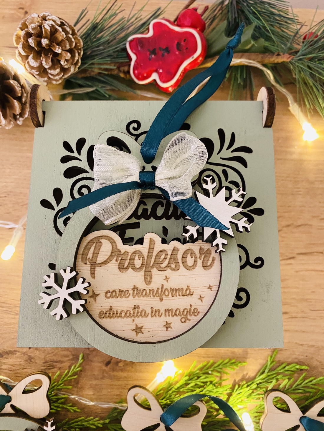 Set ornamente de Crăciun din lemn Pentru cadre didactice  - crăciun - decorațiuni de crăciun de casă - pom de crăciun  - Artynos.ro