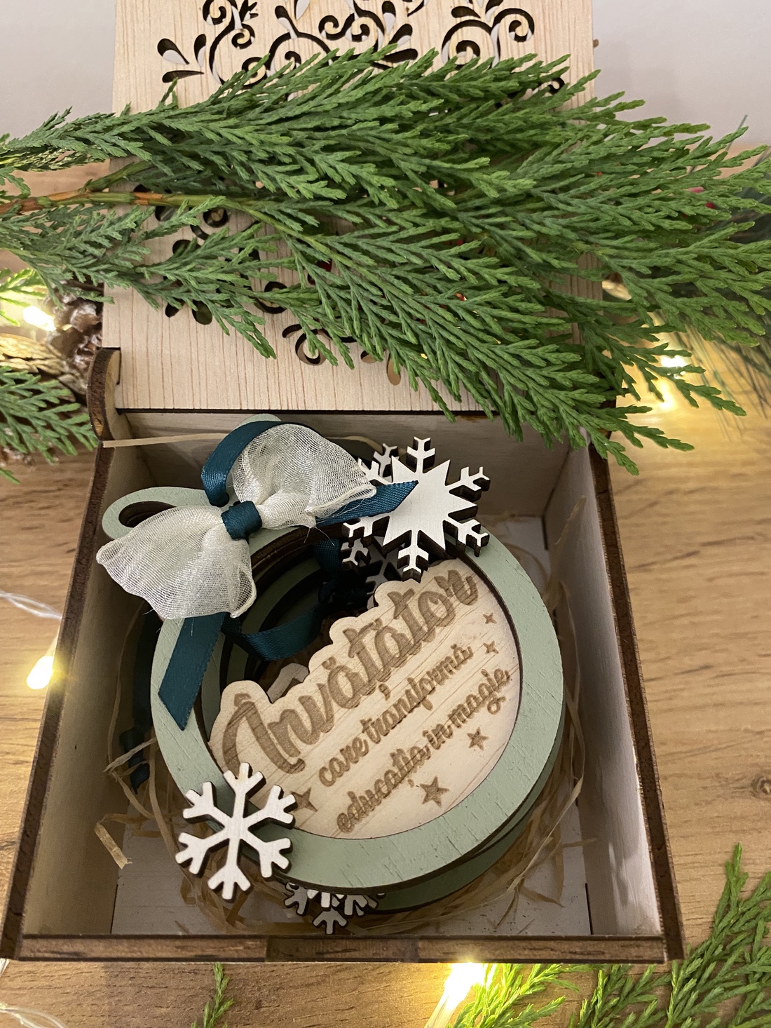 Set ornamente de Crăciun din lemn Pentru cadre didactice  - crăciun - decorațiuni de crăciun de casă - pom de crăciun  - Artynos.ro