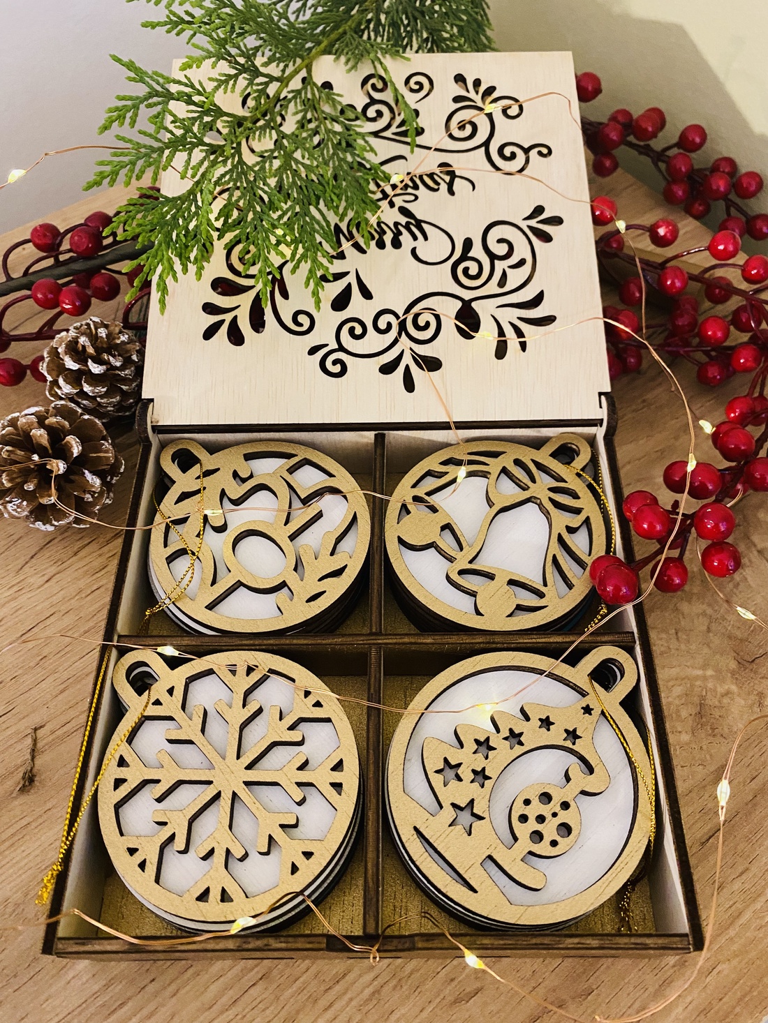 Set cutie cu 12 globuri - crăciun - decorațiuni de crăciun de casă - globuri de crăciun - Artynos.ro