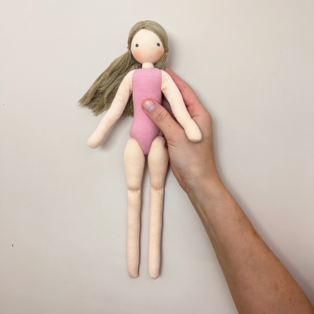 Bogi Baba într-un set de bază verde - jucării și echipamente pentru copii - jucării și accesorii pentru copii - păpușă de îmbrăcat - Artynos.ro