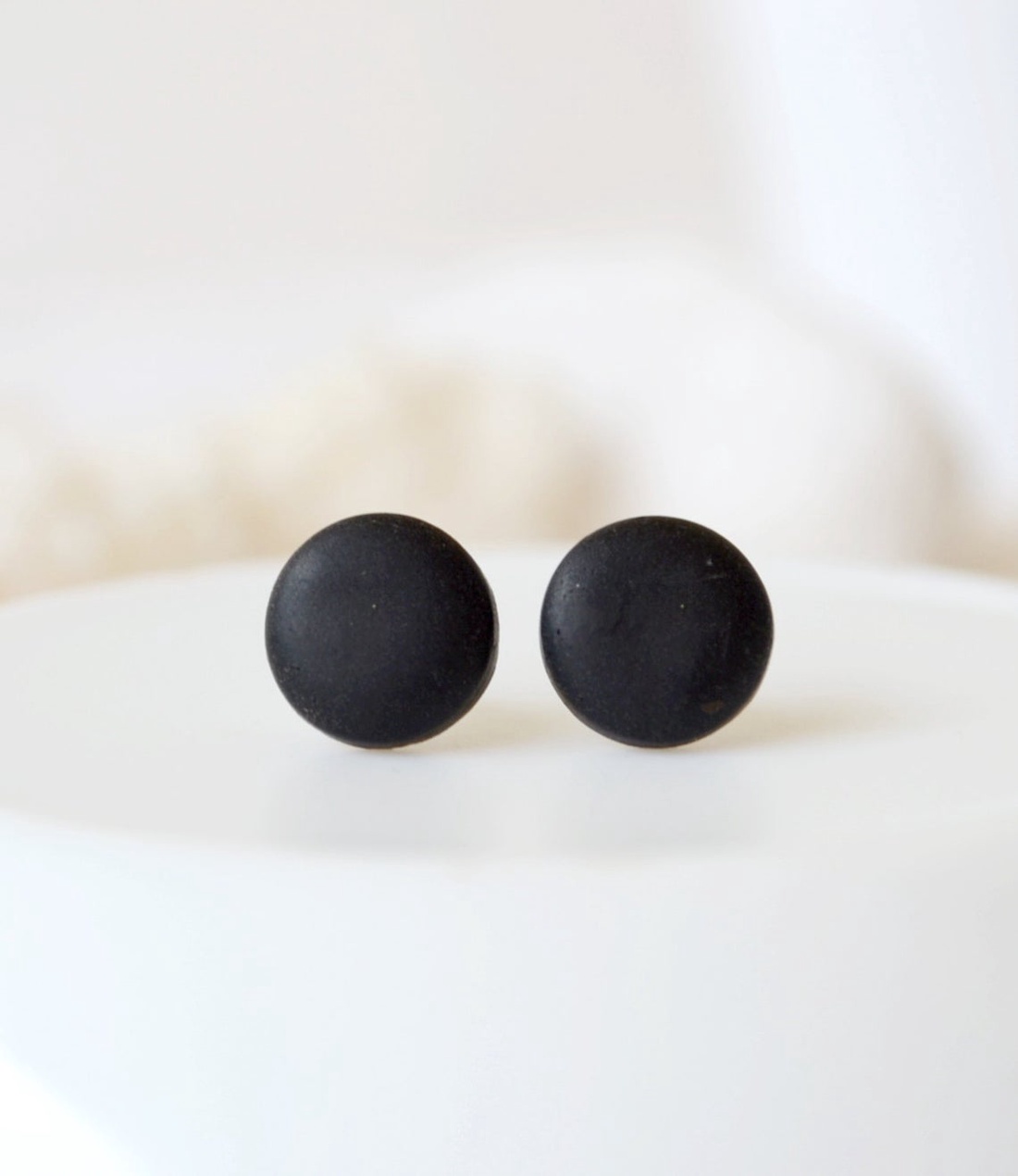 Cercei surub pentru barbati cercei negri rotunzi unisex cercei mici tija cadou iubit barbat sot prieten cercei masculini - bijuterii - cercei - clipsuri - Artynos.ro Cercei surub pentru barbati cercei negri rotunzi unisex cercei mici tija cadou iubit barbat sot prieten cercei masculini - bijuterii - cercei - clipsuri - Artynos.ro