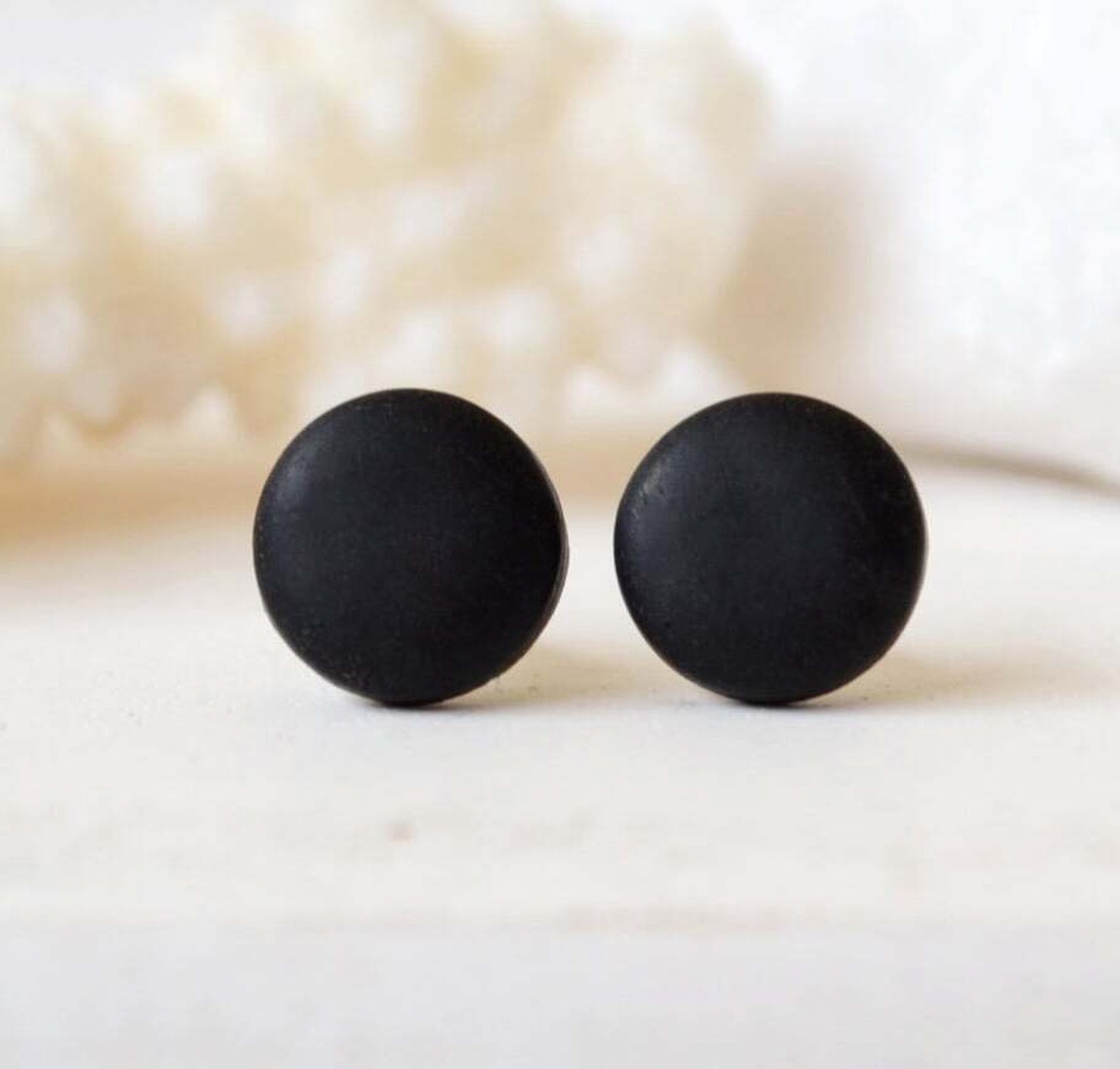 Cercei surub pentru barbati cercei negri rotunzi unisex cercei mici tija cadou iubit barbat sot prieten cercei masculini - bijuterii - cercei - clipsuri - Artynos.ro Cercei surub pentru barbati cercei negri rotunzi unisex cercei mici tija cadou iubit barbat sot prieten cercei masculini - bijuterii - cercei - clipsuri - Artynos.ro