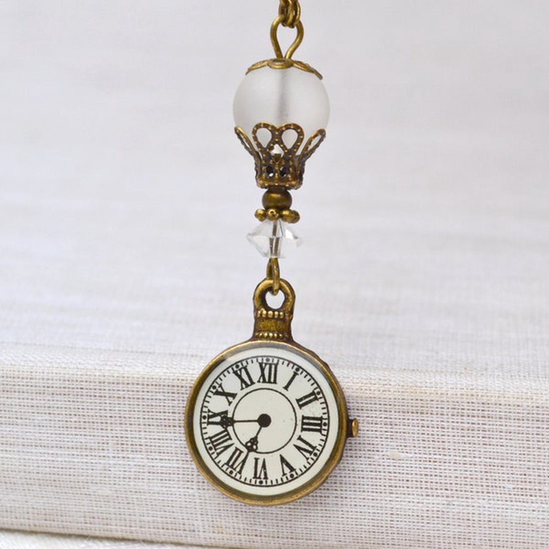 Lantisor ceas pandantiv cu charm ceas vintage si perla sticla bijuterie cadou - bijuterii - coliere - colier y - Artynos.ro Lantisor ceas pandantiv cu charm ceas vintage si perla sticla bijuterie cadou - bijuterii - coliere - colier y - Artynos.ro