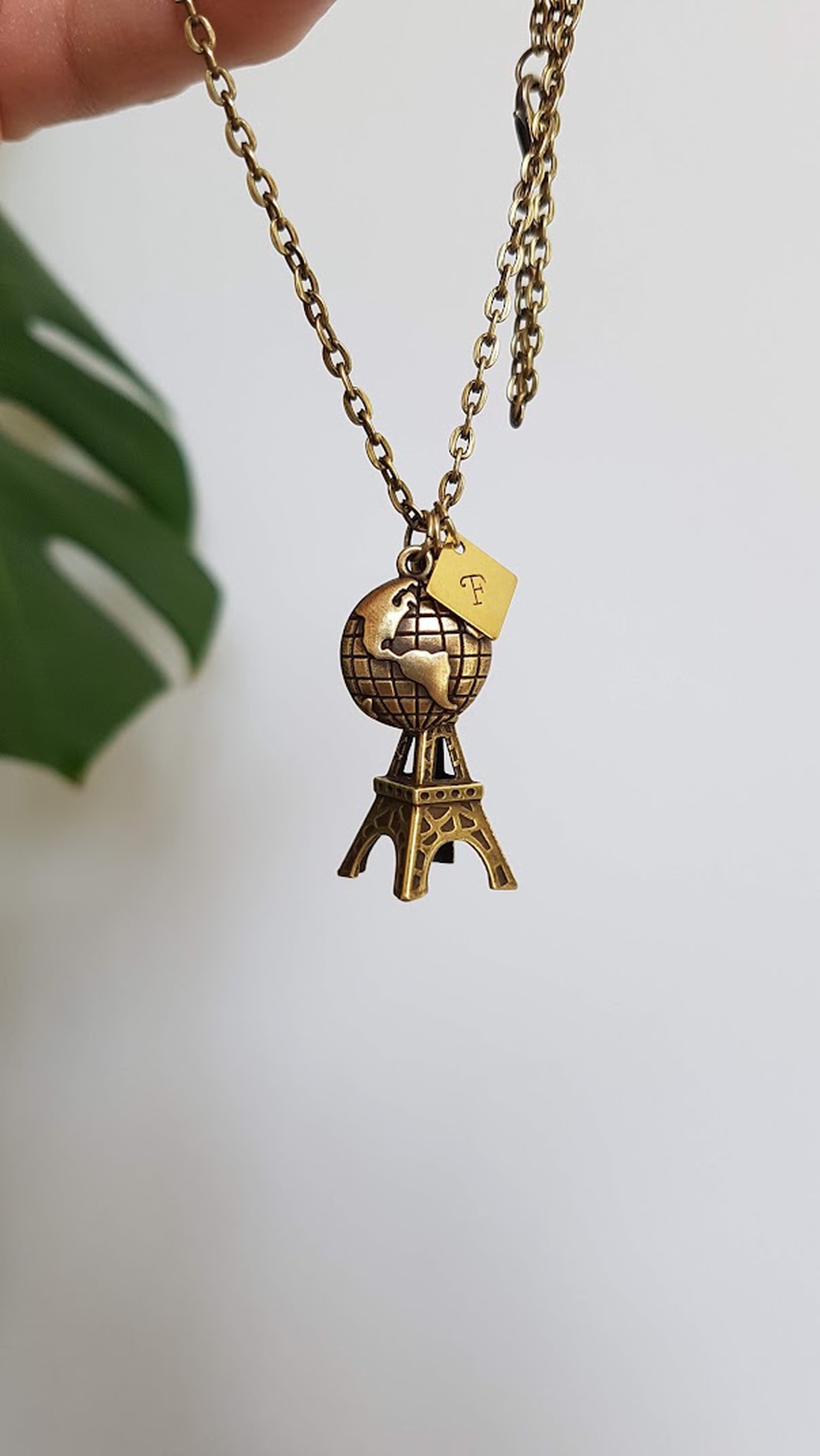 Lantisor cu initiala pandantiv personalizat pandantiv turnul Eiffel Paris pandantiv cu charm cadou iubitor calatorii - bijuterii - coliere - coliere cu nume - Artynos.ro Lantisor cu initiala pandantiv personalizat pandantiv turnul Eiffel Paris pandantiv cu charm cadou iubitor calatorii - bijuterii - coliere - coliere cu nume - Artynos.ro