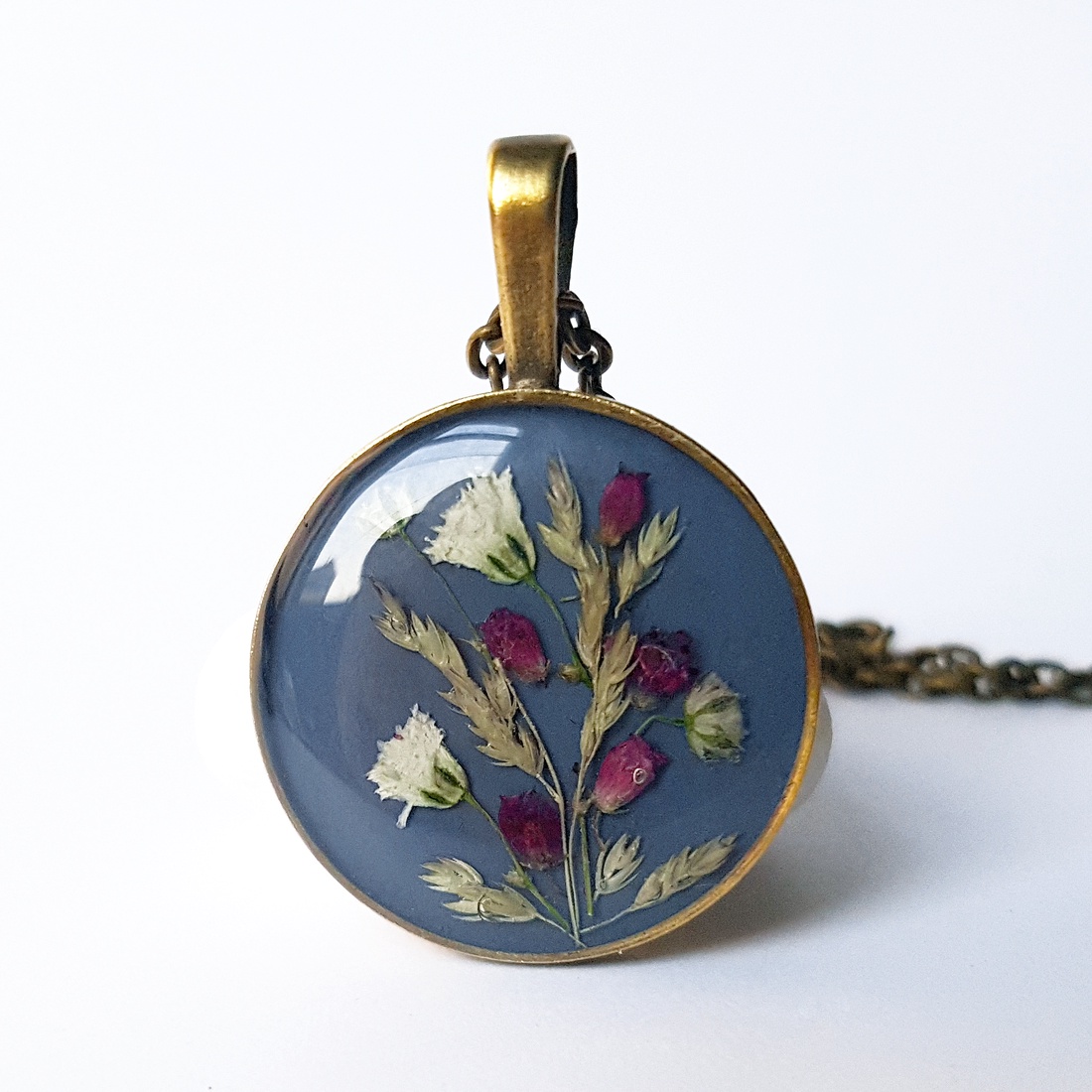 Pandantiv martisor vintage cadou martie ziua femeii pandantiv handmade Pandantiv flori naturale medalion botanic iubita - bijuterii - coliere - pandativ - Artynos.ro