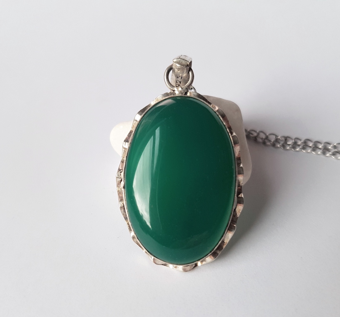 Pandantiv oval cu agata verde , pandantiv de argint 925 - bijuterii - coliere - coliere cameo - Artynos.ro Pandantiv oval cu agata verde , pandantiv de argint 925 - bijuterii - coliere - coliere cameo - Artynos.ro