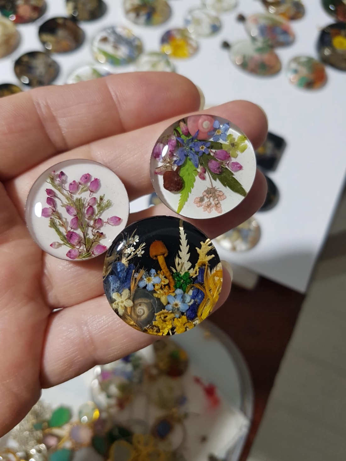 Inel reglabil cu flori naturale, inel ajustabil, cadou pentru fiica, bijuterie cadou craciun - bijuterii - inele - inele de piatră - Artynos.ro Inel reglabil cu flori naturale, inel ajustabil, cadou pentru fiica, bijuterie cadou craciun - bijuterii - inele - inele de piatră - Artynos.ro