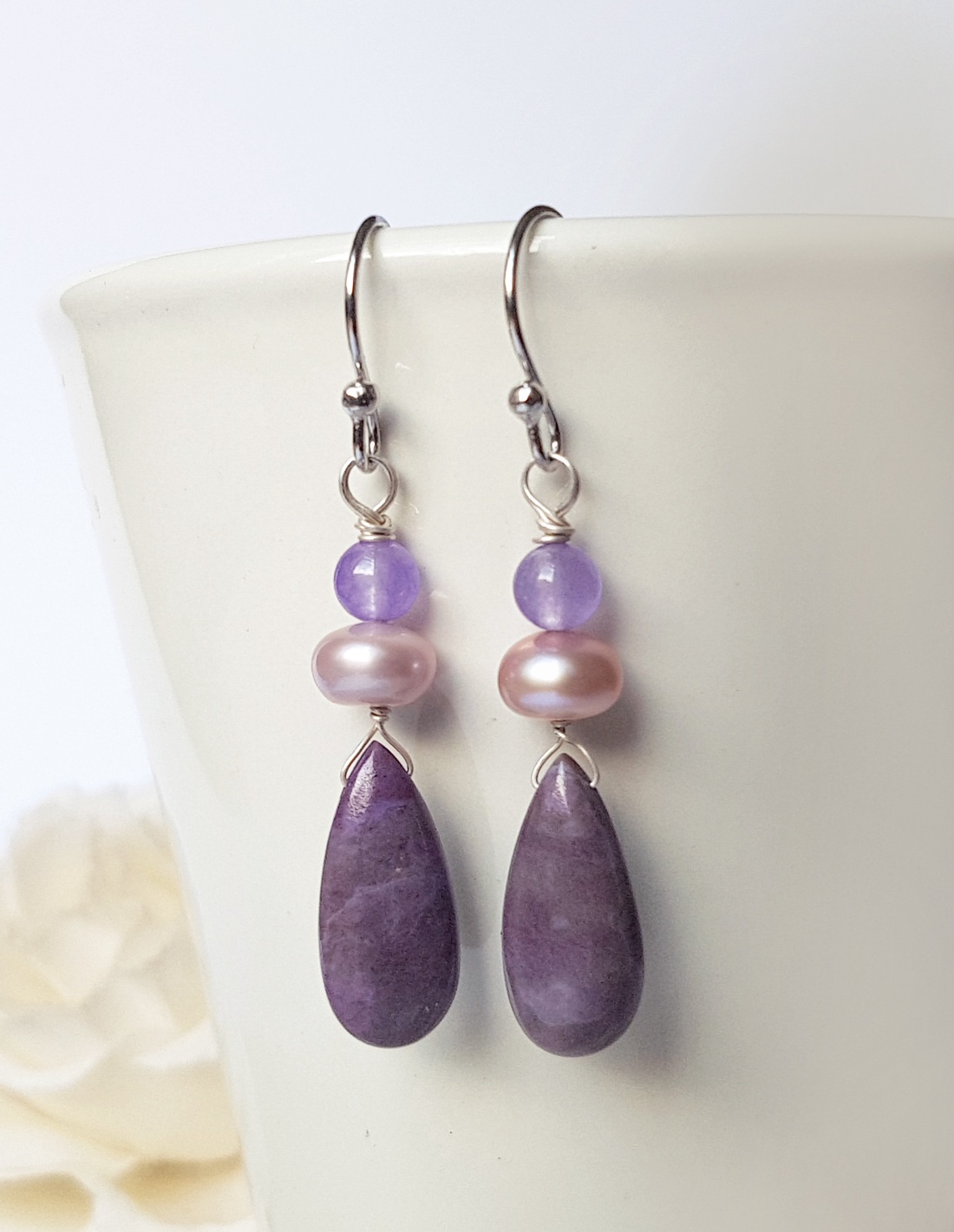 Cercei pietre naturale mov cercei mireasa perle mov cercei argint 925 cercei violet atarnatori cercei ametist ocazie - bijuterii - cercei - cercei drop - Artynos.ro Cercei pietre naturale mov cercei mireasa perle mov cercei argint 925 cercei violet atarnatori cercei ametist ocazie - bijuterii - cercei - cercei drop - Artynos.ro