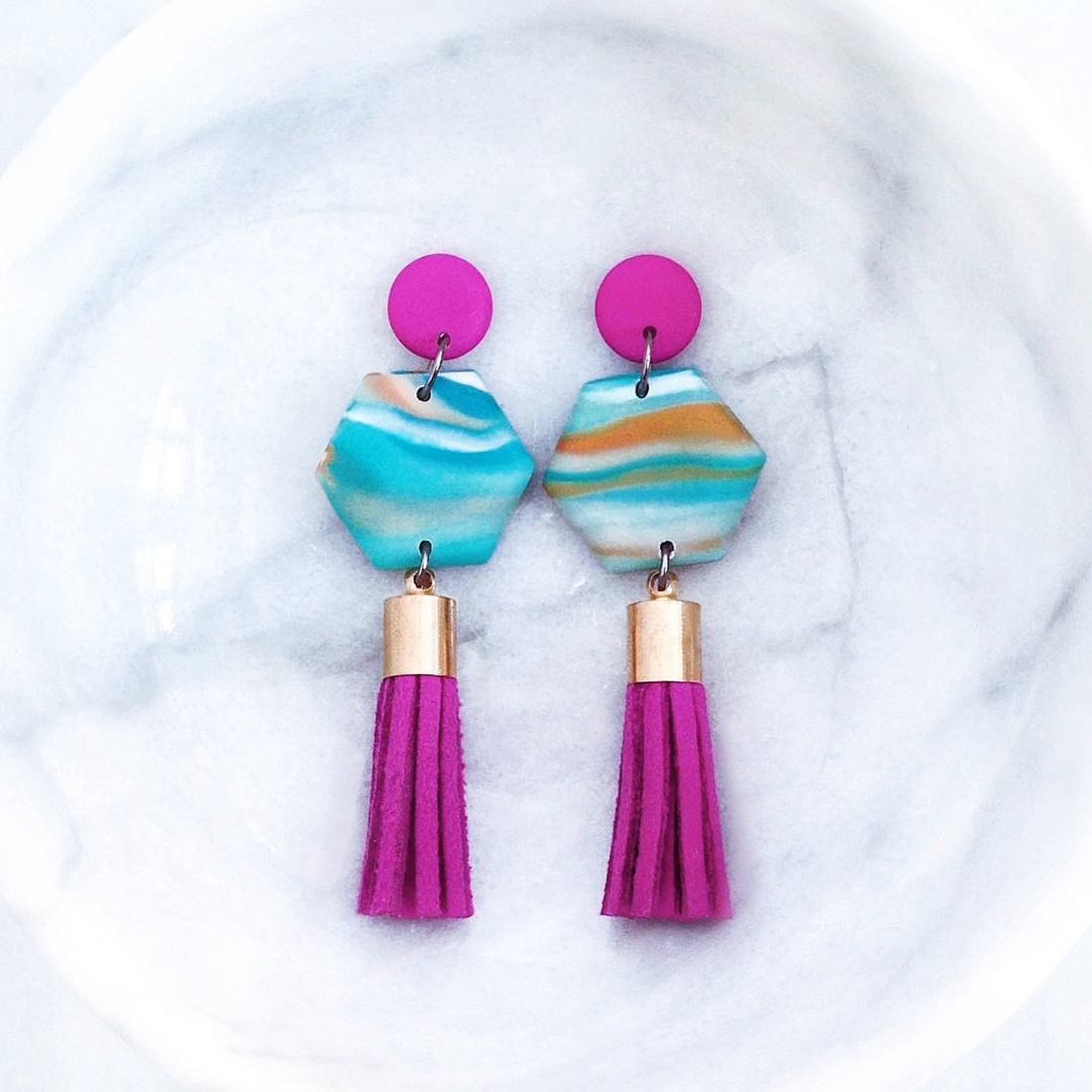 Cercei moderni cu ciucure cercei fucsia Cercei atarnatori roz turcoaz cercei atarnatori bijuterii contemporane boho - bijuterii - cercei - cercei drop - Artynos.ro Cercei moderni cu ciucure cercei fucsia Cercei atarnatori roz turcoaz cercei atarnatori bijuterii contemporane boho - bijuterii - cercei - cercei drop - Artynos.ro