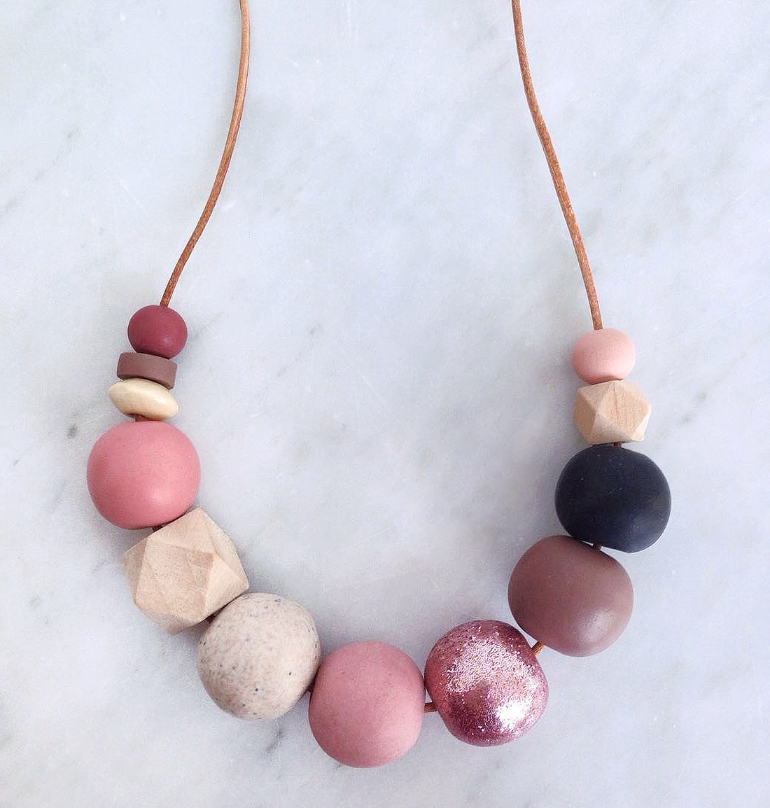 Colier asimetric bej, colier contemporan artizanal colier statement colier geometric bijuterie moderna pentru birou - bijuterii - coliere - coliere statement - Artynos.ro Colier asimetric bej, colier contemporan artizanal colier statement colier geometric bijuterie moderna pentru birou - bijuterii - coliere - coliere statement - Artynos.ro