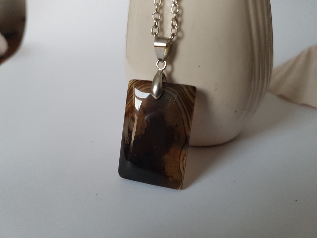 Pandantiv agata dungata banded Pandantiv agata neagra pandantiv unicat bijuterie minimalista pandantiv piatra naturala - bijuterii - coliere - pandativ - Artynos.ro Pandantiv agata dungata banded Pandantiv agata neagra pandantiv unicat bijuterie minimalista pandantiv piatra naturala - bijuterii - coliere - pandativ - Artynos.ro