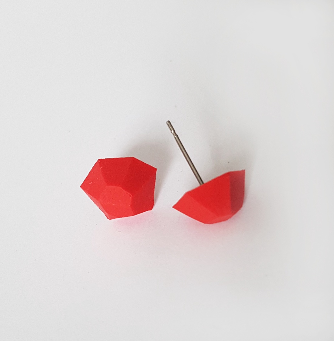 Cercei geometrici cu surub pentru lobul urechii cercei rosii fimo cercei tija cercei piatra cercei minimali cadou femeie - bijuterii - cercei - cercei și ornamente pentru urechi - Artynos.ro Cercei geometrici cu surub pentru lobul urechii cercei rosii fimo cercei tija cercei piatra cercei minimali cadou femeie - bijuterii - cercei - cercei și ornamente pentru urechi - Artynos.ro
