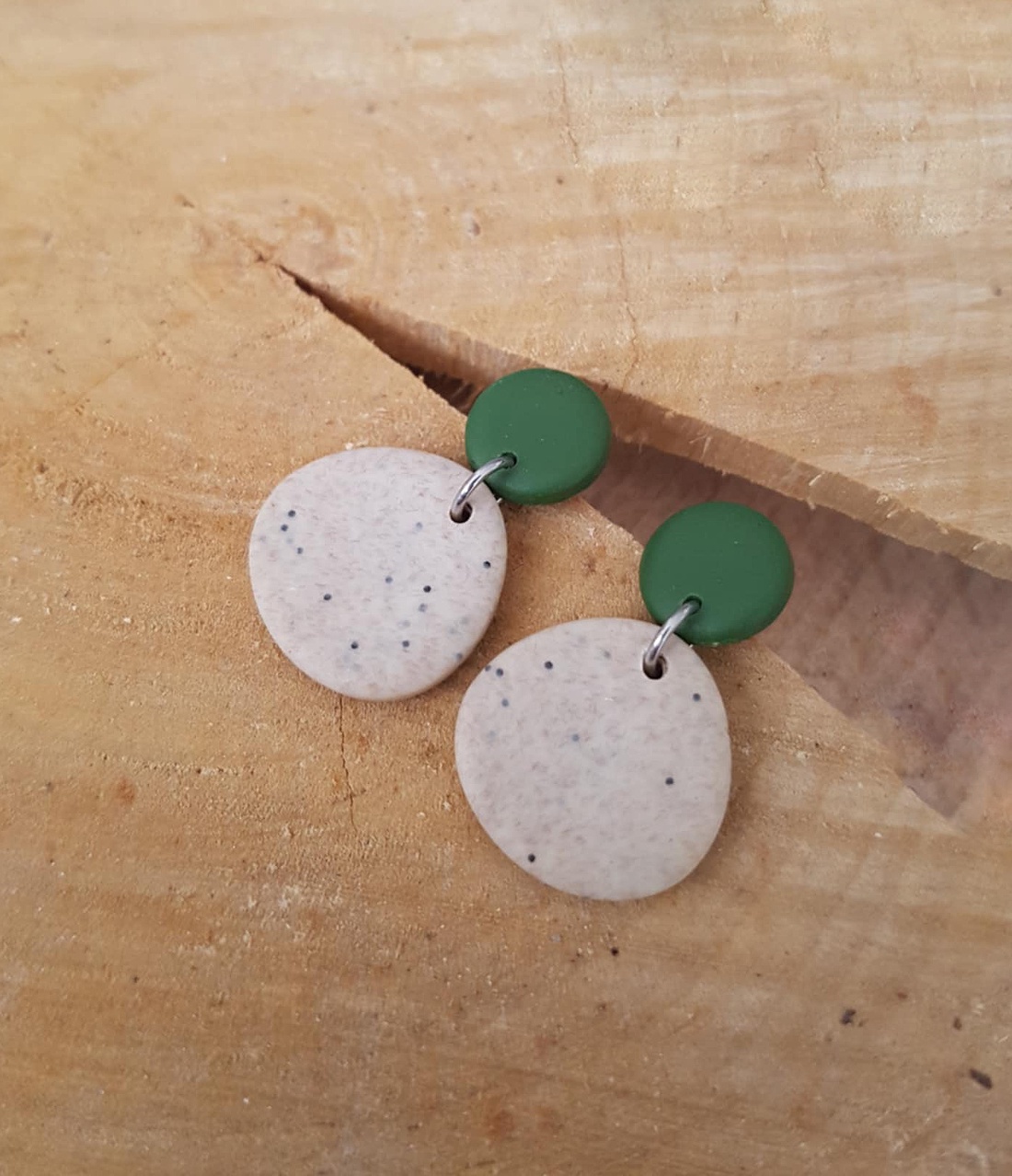 Cercei moderni cu tija cercei contemporani Cercei atarnatori bej cu verde cercei fimo cadou bijuterie contemporana - bijuterii - cercei - cercei drop - Artynos.ro