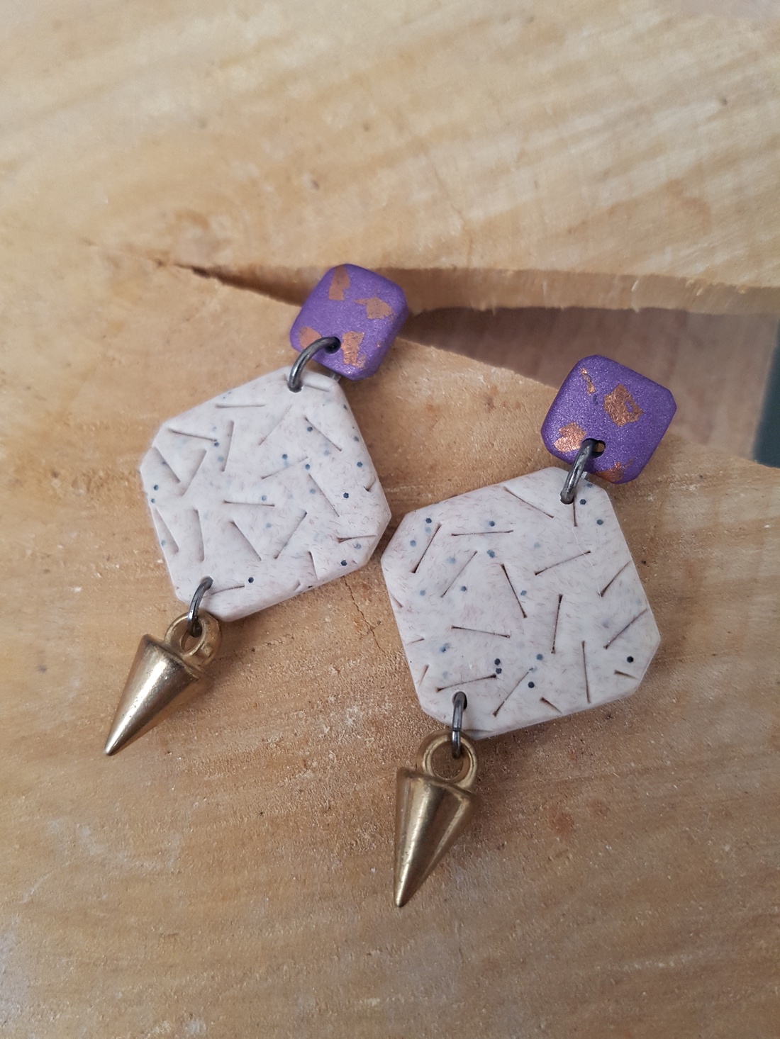 Cercei moderni cu tija cercei contemporani Cercei atarnatori bej violet cercei fimo cadou bijuterie contemporana - bijuterii - cercei - cercei drop - Artynos.ro