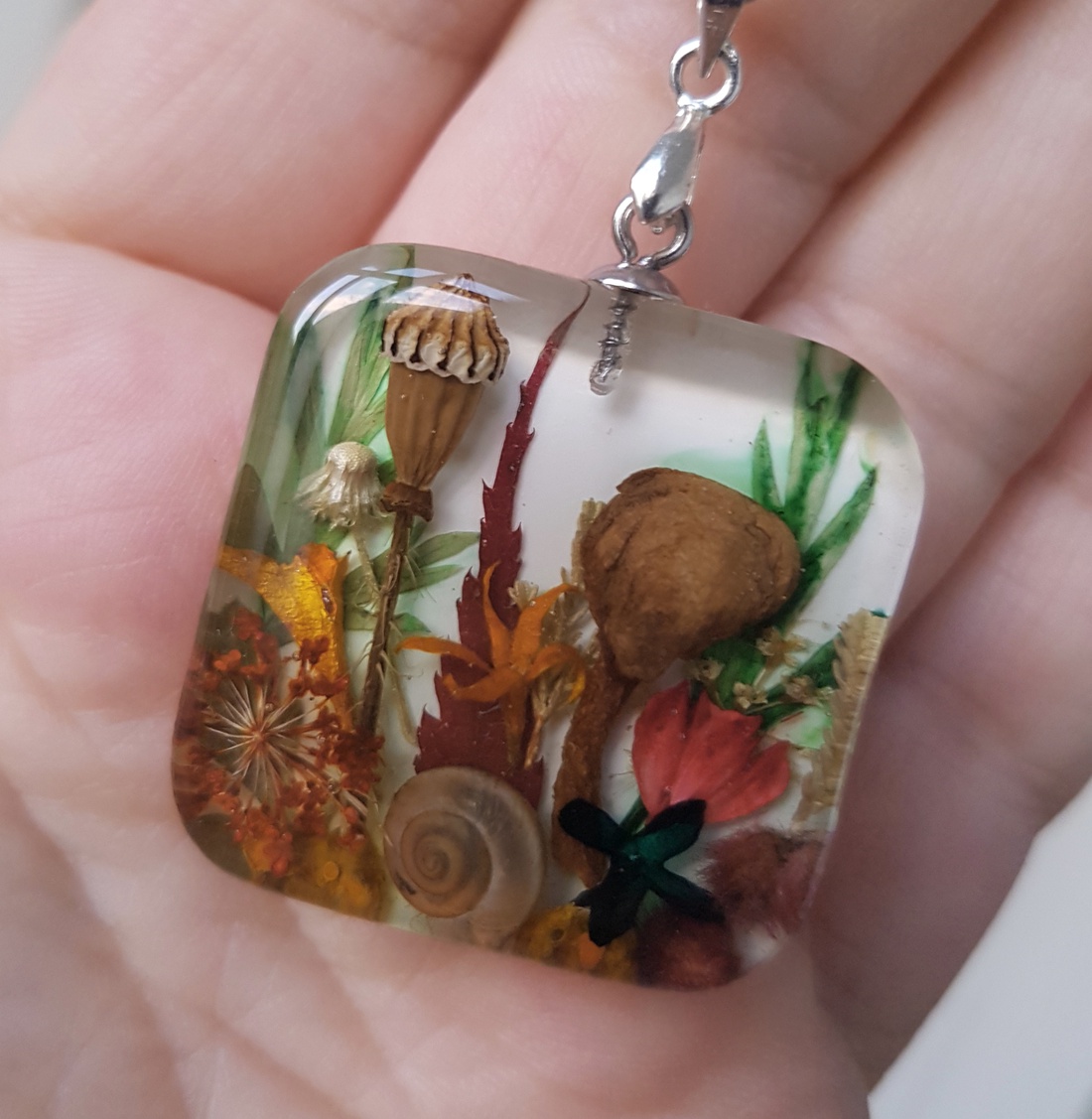 Colier handmade Pandantiv patrat pandantiv rasina buchet flori naturale Pandantiv terarium cadou inedit pandantiv ocazie - bijuterii - coliere - pandativ - Artynos.ro Colier handmade Pandantiv patrat pandantiv rasina buchet flori naturale Pandantiv terarium cadou inedit pandantiv ocazie - bijuterii - coliere - pandativ - Artynos.ro