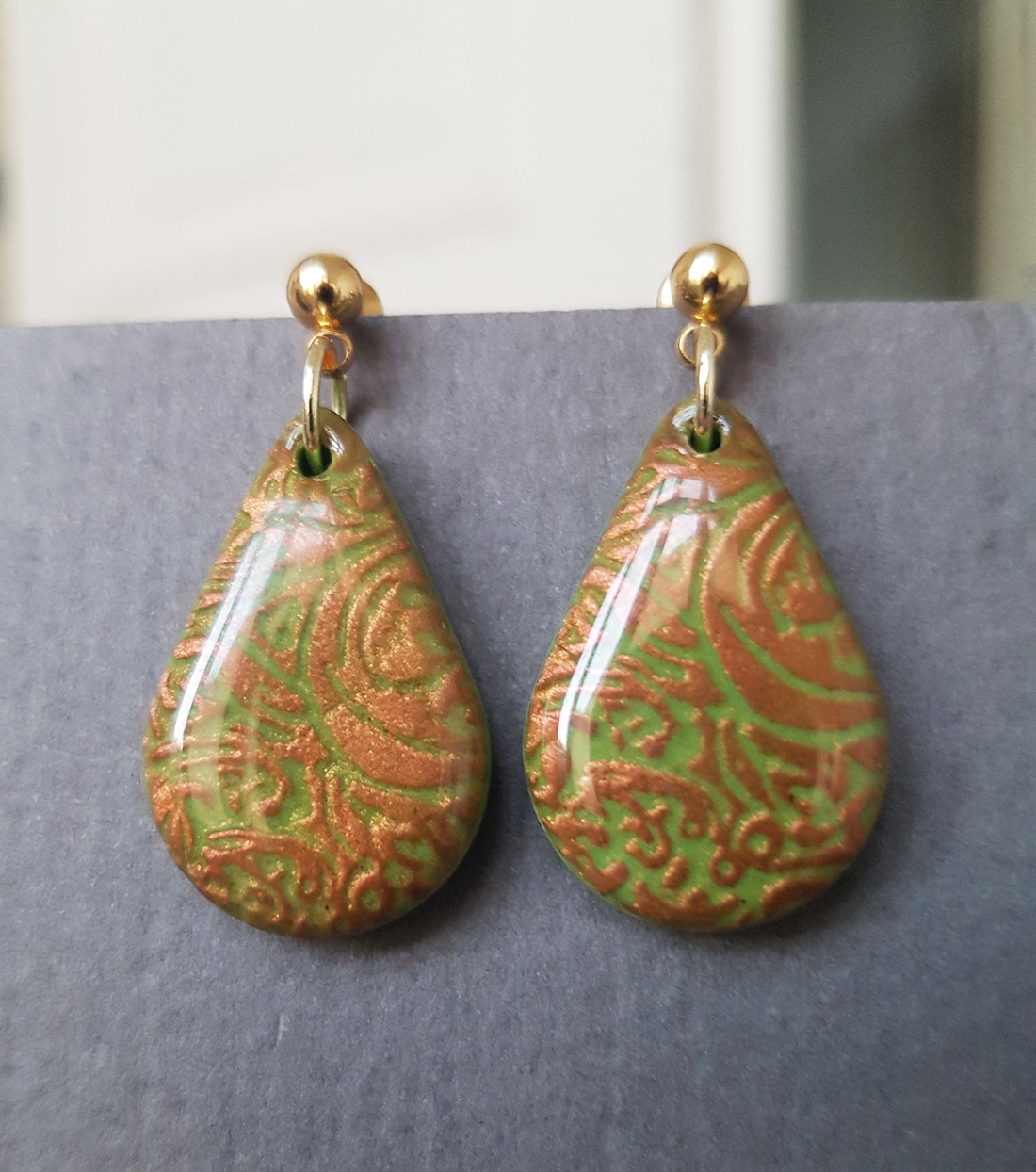 Cercei moderni cu tija cercei contemporani Cercei atarnatori bej violet cercei fimo cadou bijuterie contemporana - bijuterii - cercei - cercei drop - Artynos.ro