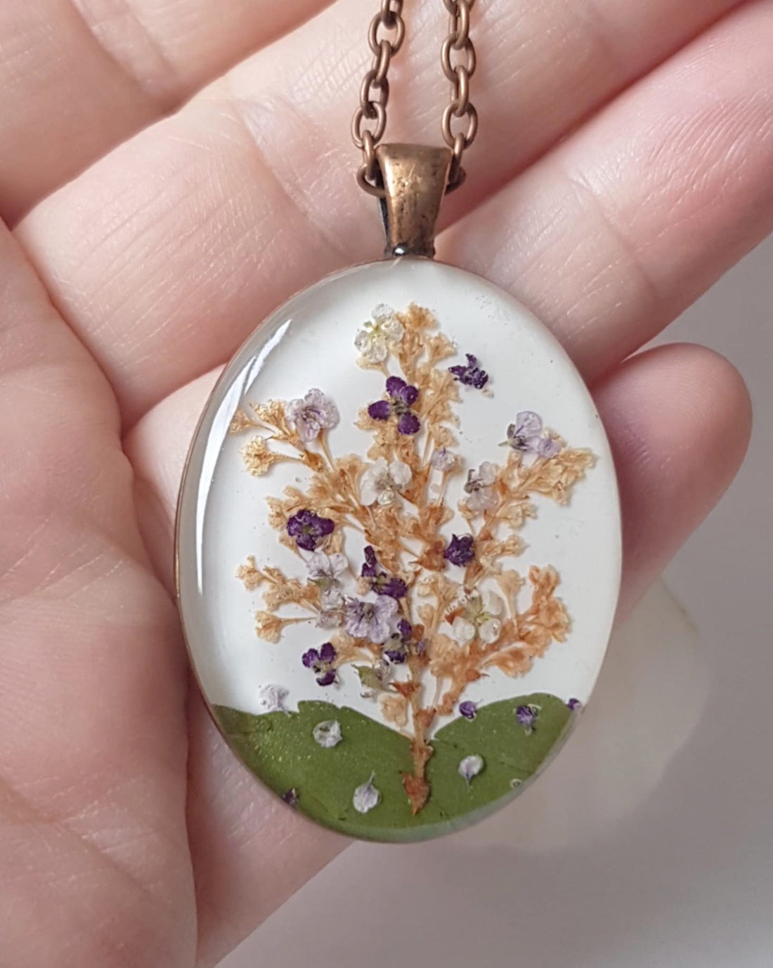 Colier handmade Pandantiv din rasina cu flori naturale copac cu flori colier copacul vietii cadou pentru femei iubita - bijuterii - coliere - pandative - Artynos.ro Colier handmade Pandantiv din rasina cu flori naturale copac cu flori colier copacul vietii cadou pentru femei iubita - bijuterii - coliere - pandative - Artynos.ro