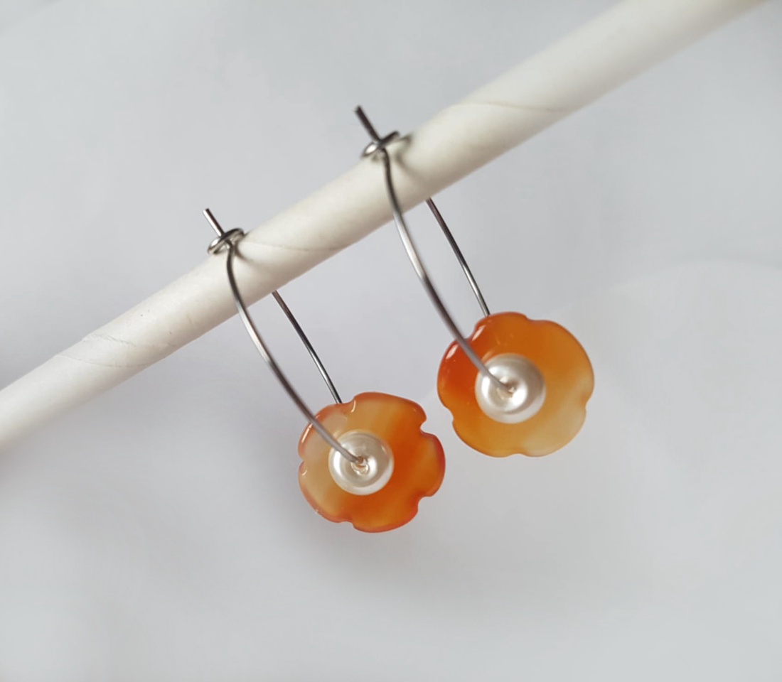 Cercei moderni flori cercei hoops pietre semipretioase agate perle alb cercei artizanali cadou iubita sotie secret santa - bijuterii - cercei - cercei hoops - Artynos.ro Cercei moderni flori cercei hoops pietre semipretioase agate perle alb cercei artizanali cadou iubita sotie secret santa - bijuterii - cercei - cercei hoops - Artynos.ro