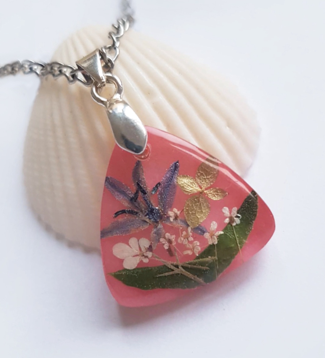 Colier unicat handmade pandantiv roz pandantiv floare naturala medalion botanic cadou craciun fetita domnisoara fata - bijuterii - coliere - pandative - Artynos.ro Colier unicat handmade pandantiv roz pandantiv floare naturala medalion botanic cadou craciun fetita domnisoara fata - bijuterii - coliere - pandative - Artynos.ro