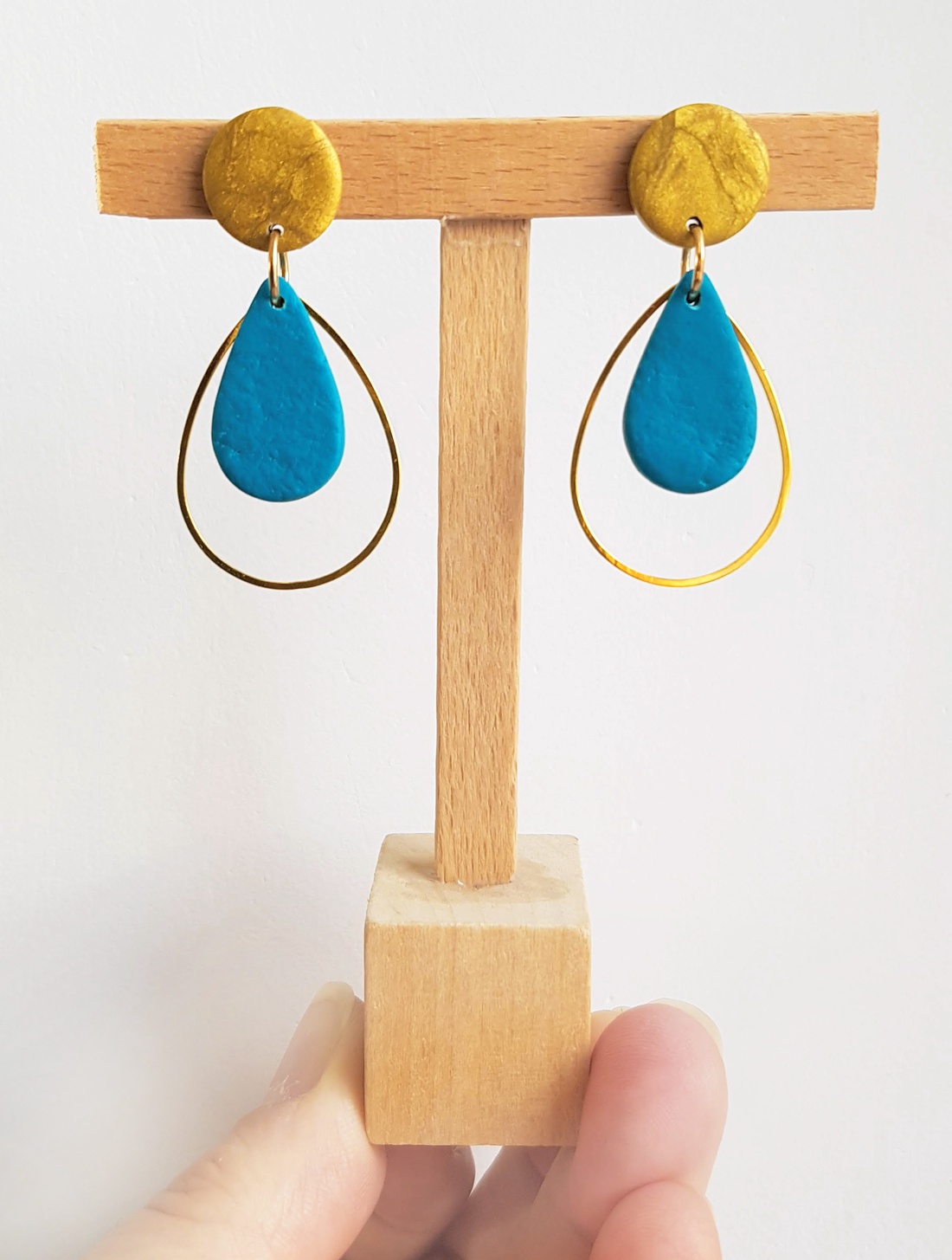 Cercei contemporani turcoaz fimo Cercei albastri moderni agatatori cercei atarnatori supradimensionati bijuterie moderna - bijuterii - cercei - cercei lungi - Artynos.ro Cercei contemporani turcoaz fimo Cercei albastri moderni agatatori cercei atarnatori supradimensionati bijuterie moderna - bijuterii - cercei - cercei lungi - Artynos.ro