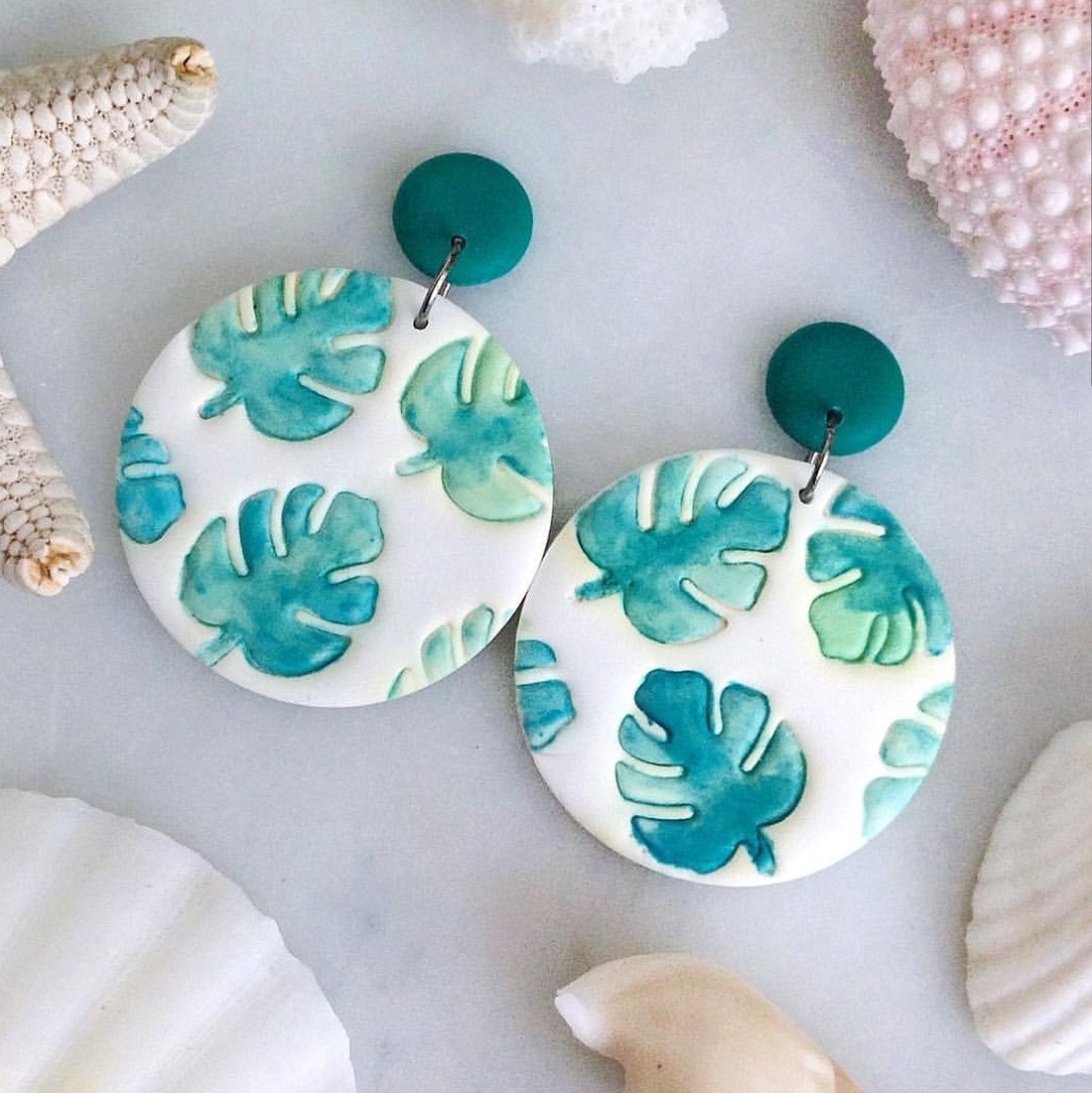 Cercei moderni fimo Cercei frunze agatatori cercei frunze monstera cercei atarnatori supradimensionati bijuterie moderna - bijuterii - cercei - cercei hoops - Artynos.ro Cercei moderni fimo Cercei frunze agatatori cercei frunze monstera cercei atarnatori supradimensionati bijuterie moderna - bijuterii - cercei - cercei hoops - Artynos.ro