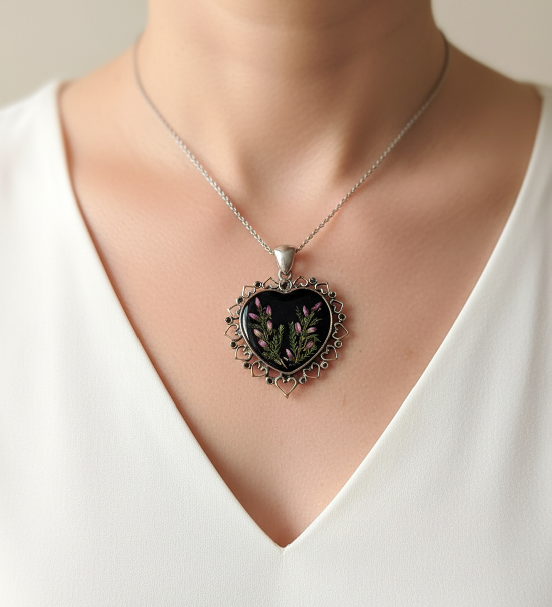 Colier cu flori Pandantiv inima rasina pandantiv cadou craciun medalion flori roze bijuterie cadou Craciun Secret Santa - bijuterii - coliere - pandative - Artynos.ro Colier cu flori Pandantiv inima rasina pandantiv cadou craciun medalion flori roze bijuterie cadou Craciun Secret Santa - bijuterii - coliere - pandative - Artynos.ro