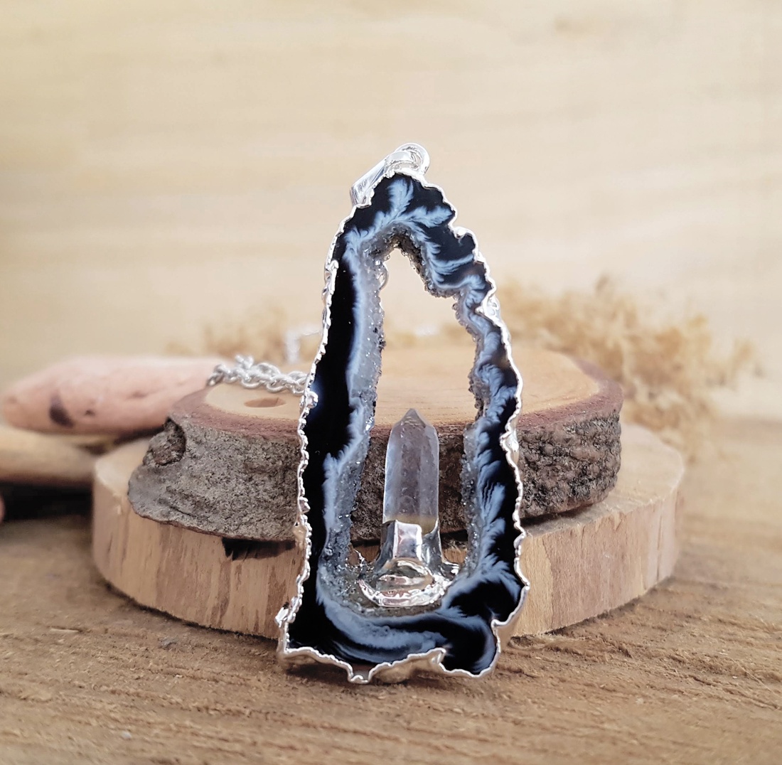 Pandantiv unicat barbati Pandantiv agata Pandantiv cristal stanca colier pietre semipretioase Cadou Craciun secret santa - bijuterii - coliere - coliere din pietre semiprețioase - Artynos.ro Pandantiv unicat barbati Pandantiv agata Pandantiv cristal stanca colier pietre semipretioase Cadou Craciun secret santa - bijuterii - coliere - coliere din pietre semiprețioase - Artynos.ro