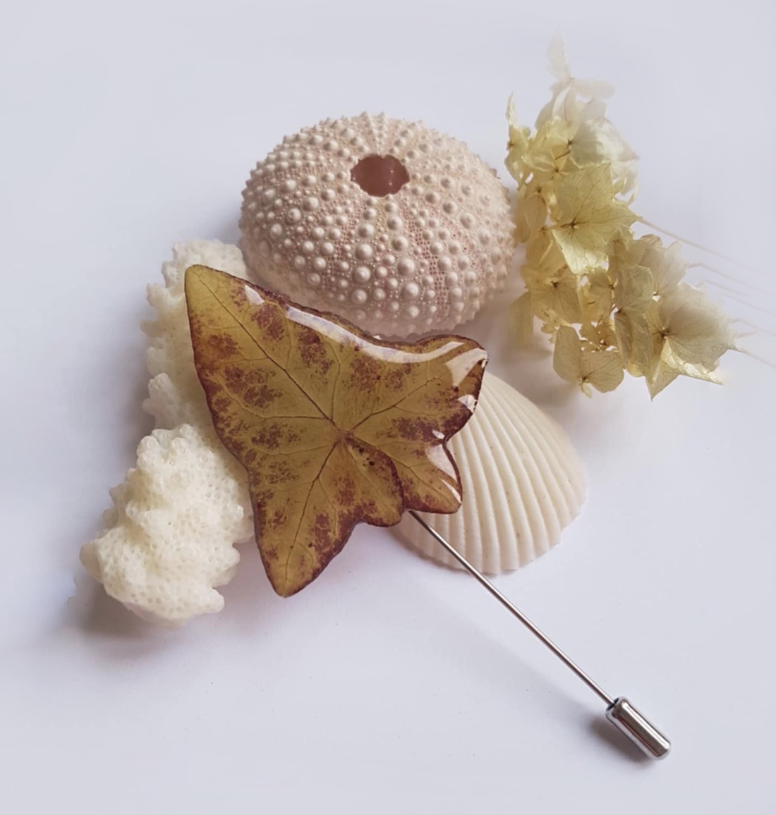 Brosa din frunza naturala brosa din rasina Cadou iubitoare natura padure cadou inedit toamna secret santa craciun - bijuterii - broșe - Artynos.ro Brosa din frunza naturala brosa din rasina Cadou iubitoare natura padure cadou inedit toamna secret santa craciun - bijuterii - broșe - Artynos.ro