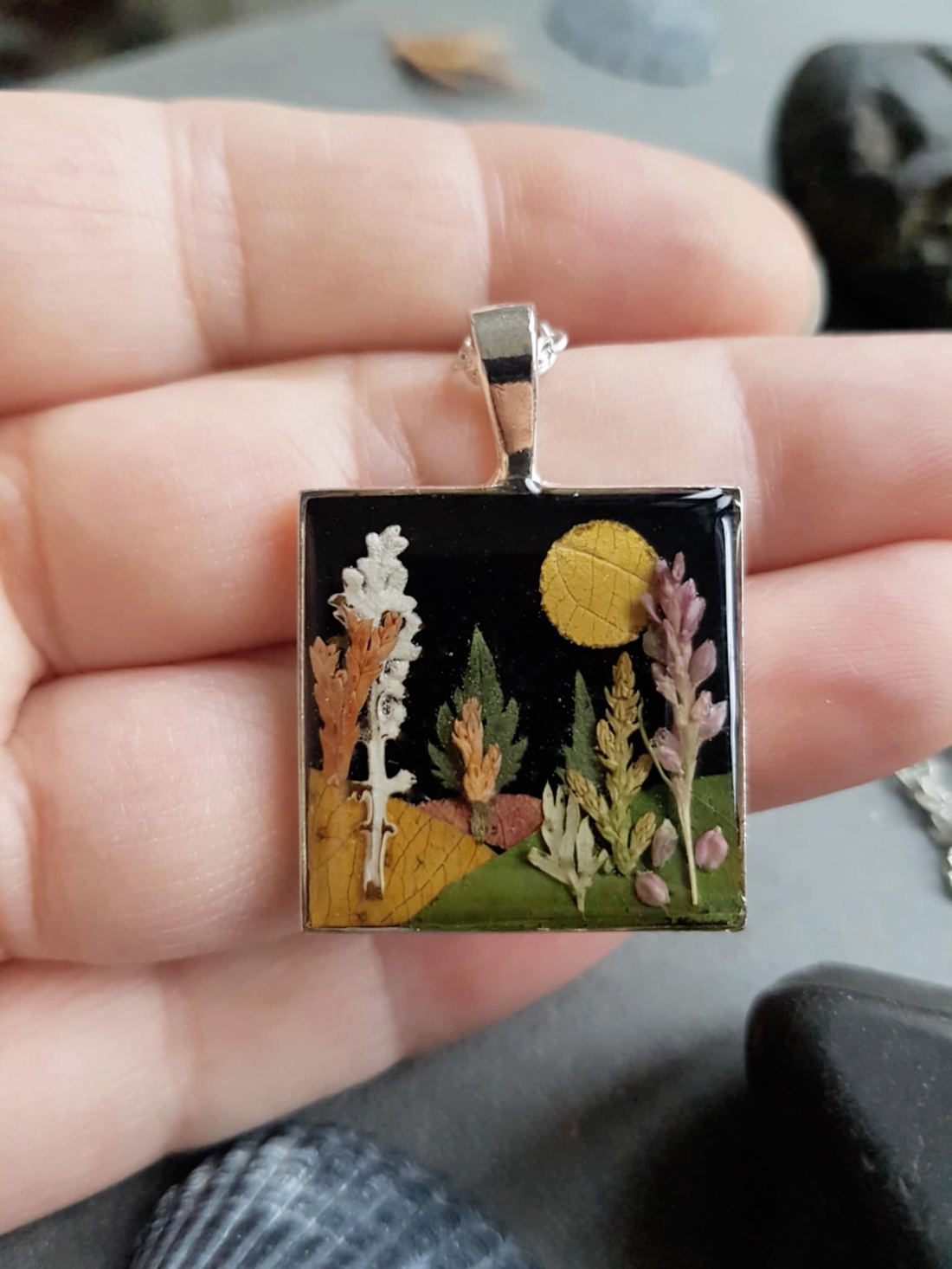 Cadou barbat Pandantiv unicat Pandantiv unisex rasina flori pandantiv copaci frunze colier flori cadou femei fiica  - bijuterii - coliere - pandative - Artynos.ro