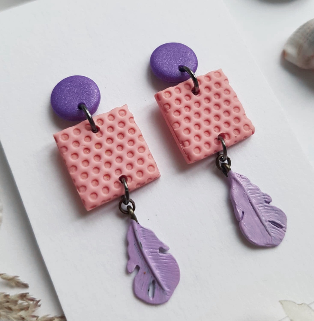 Cercei moderni cercei moderni violet si roz, cercei cu frunze cercei atarnatori cu tija, bijuterie contemporana cadou - bijuterii - cercei - cercei lungi - Artynos.ro