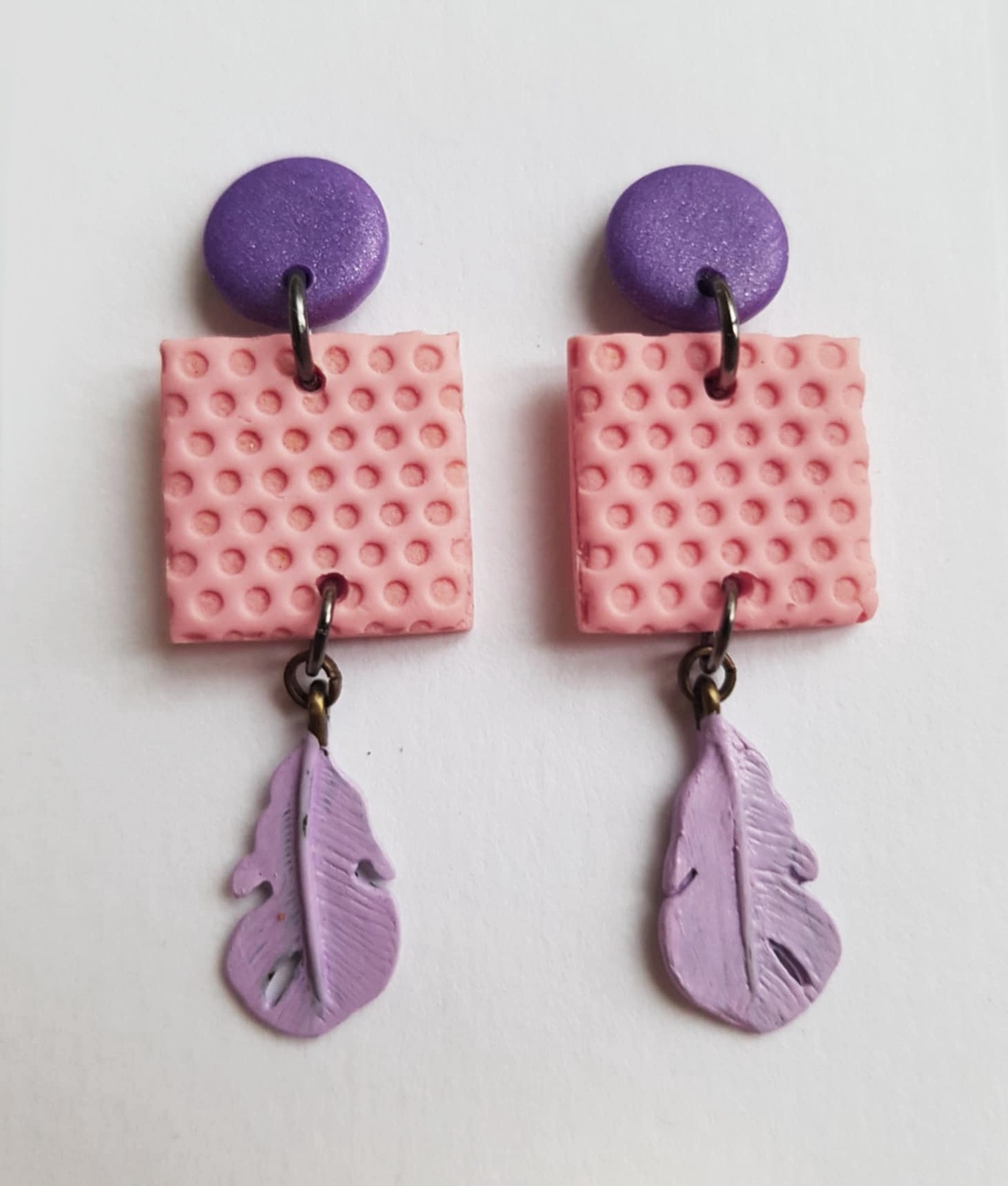 Cercei moderni cercei moderni violet si roz, cercei cu frunze cercei atarnatori cu tija, bijuterie contemporana cadou - bijuterii - cercei - cercei lungi - Artynos.ro