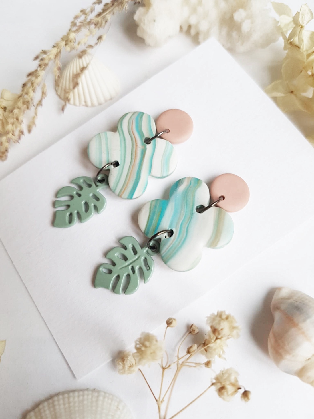 Cercei fimo moderni Cercei usori agatatori cercei frunze monstera cercei atarnatori supradimensionati bijuterie moderna - bijuterii - cercei - cercei cu figurine - Artynos.ro