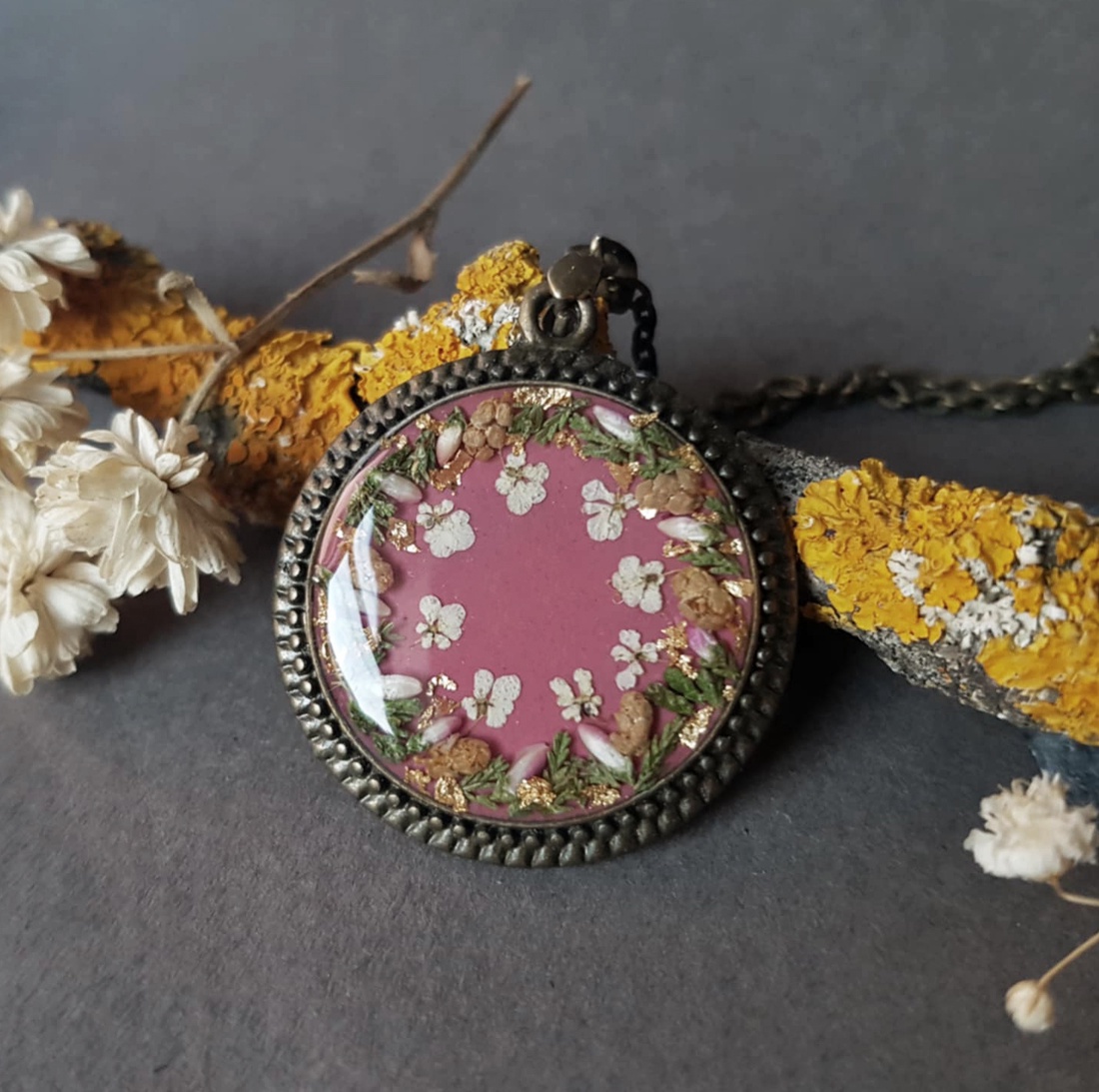 Colier coronita Craciun Pandantiv vintage rasina flori naturale buchet de flori colier floare verde cadou dama craciun - bijuterii - coliere - pandative - Artynos.ro