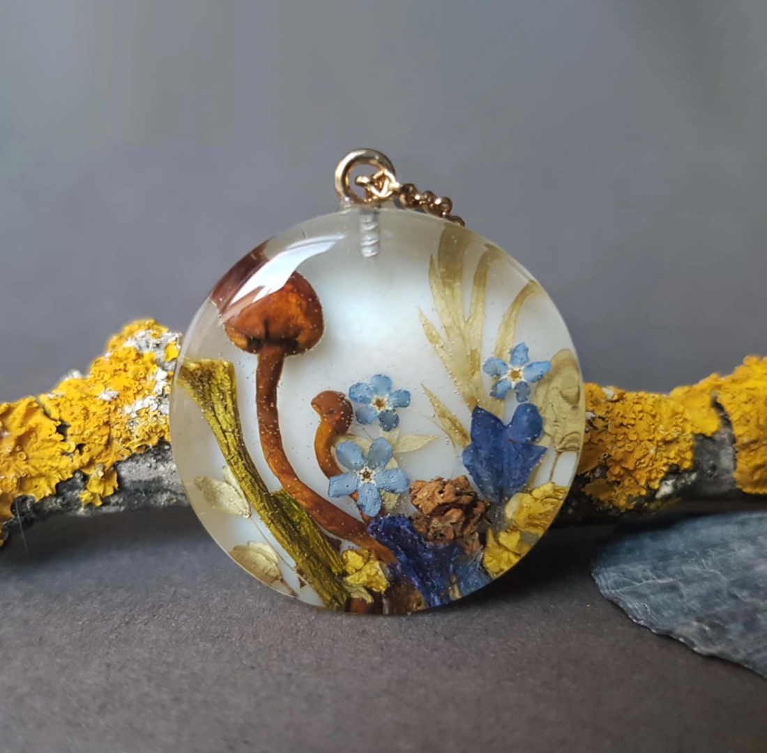 Pandantiv unicat artizanal pandantiv flori naturale colier botanic flori nu-ma-uita handmade cadou Craciun bunica iubita - bijuterii - coliere - pandative - Artynos.ro