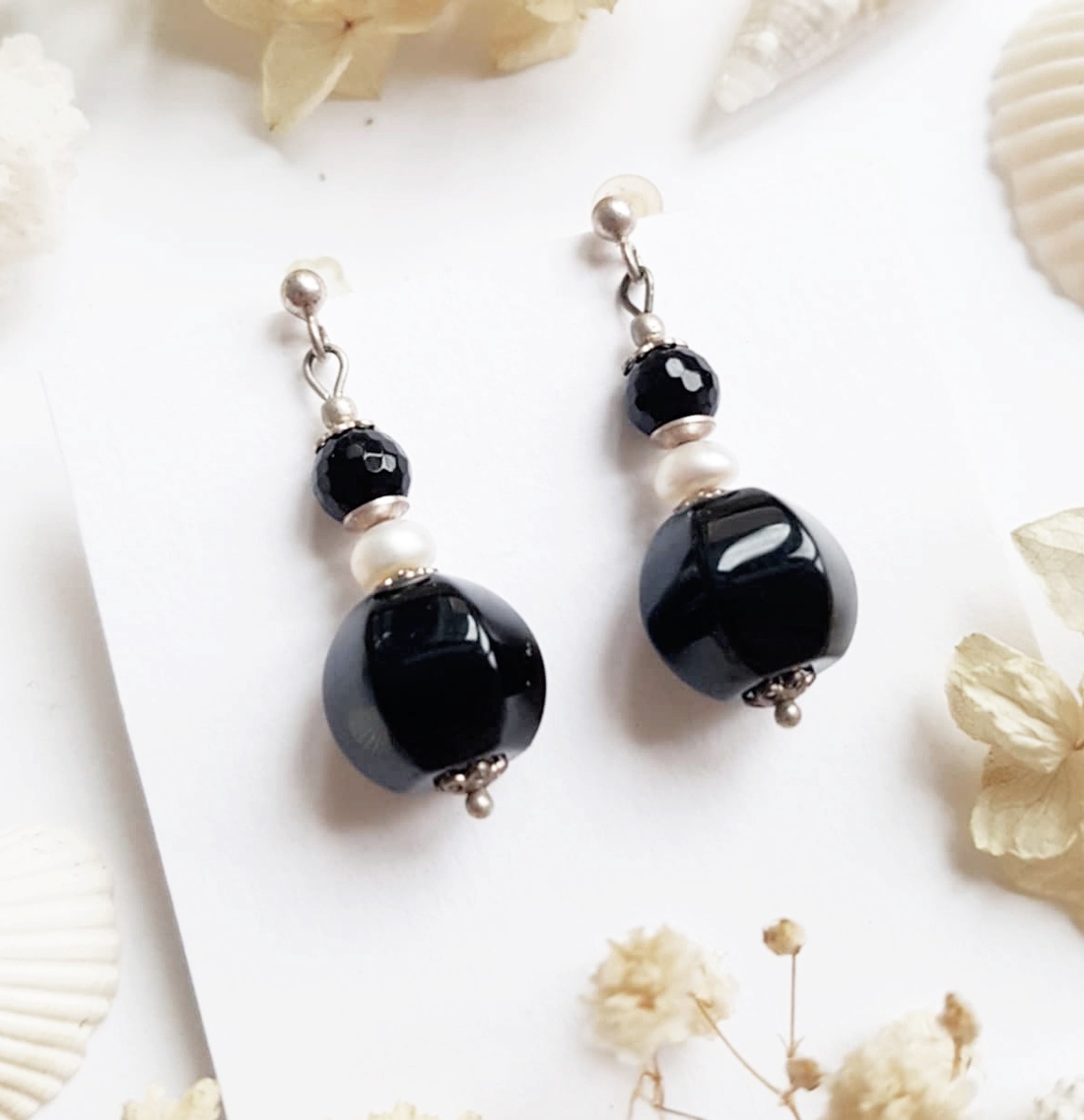 Cercei din margele de onix cercei perle naturale albe cercei atarnatori, cercei din argint 925, cercei cristale naturale - bijuterii - cercei - cercei din pietre semiprețioase - Artynos.ro