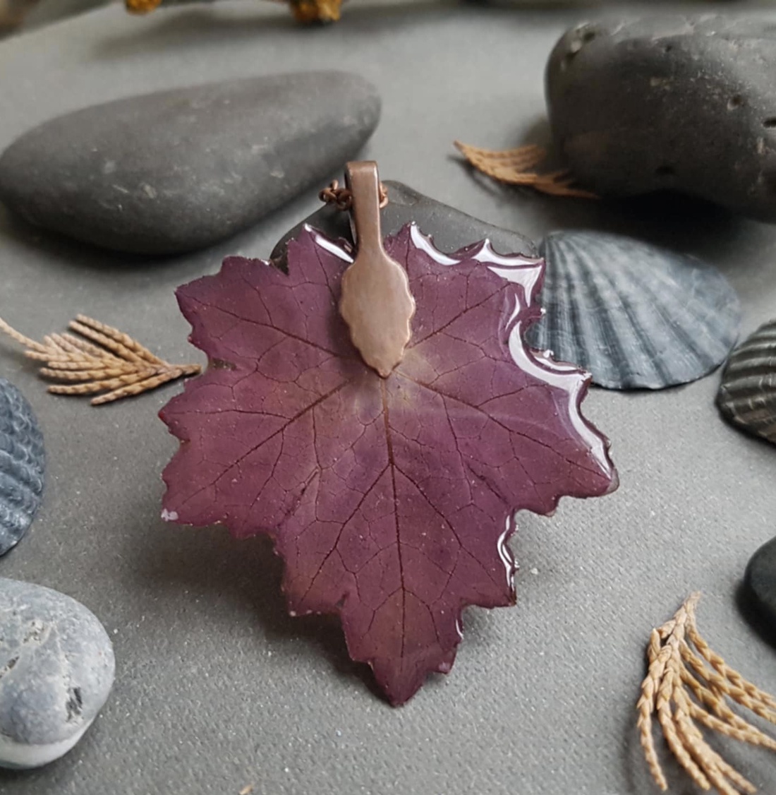 Colier unicat handmade Pandantiv frunza naturala medalion botanic din rasina cadou Craciun secret santa eco - bijuterii - coliere - pandative - Artynos.ro