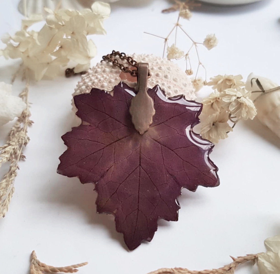 Colier unicat handmade Pandantiv frunza naturala medalion botanic din rasina cadou Craciun secret santa eco - bijuterii - coliere - pandative - Artynos.ro