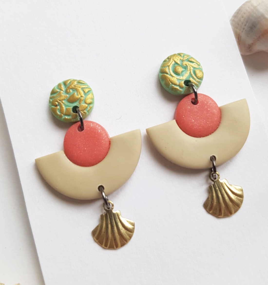 Cercei scoica aurie cercei moderni bej roz verde, cercei drop cercei atarnatori cu tija, bijuterie contemporana - crăciun - cadouri de moș crăciun - cadouri de moș crăciun - Artynos.ro