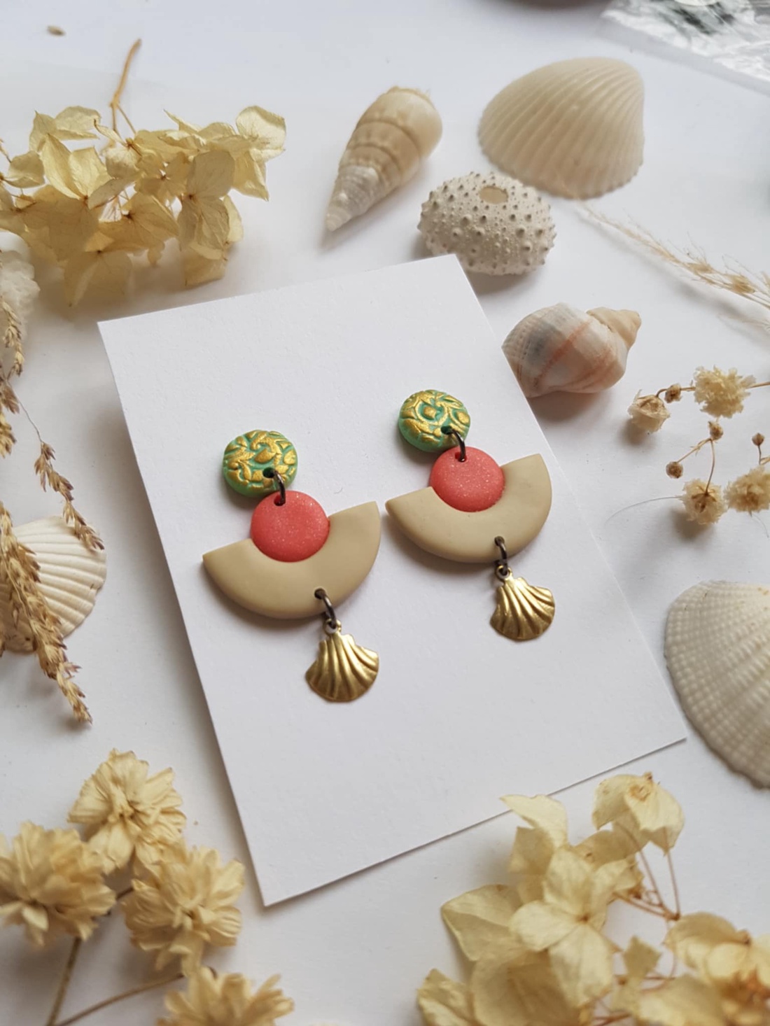Cercei scoica aurie cercei moderni bej roz verde, cercei drop cercei atarnatori cu tija, bijuterie contemporana - crăciun - cadouri de moș crăciun - cadouri de moș crăciun - Artynos.ro