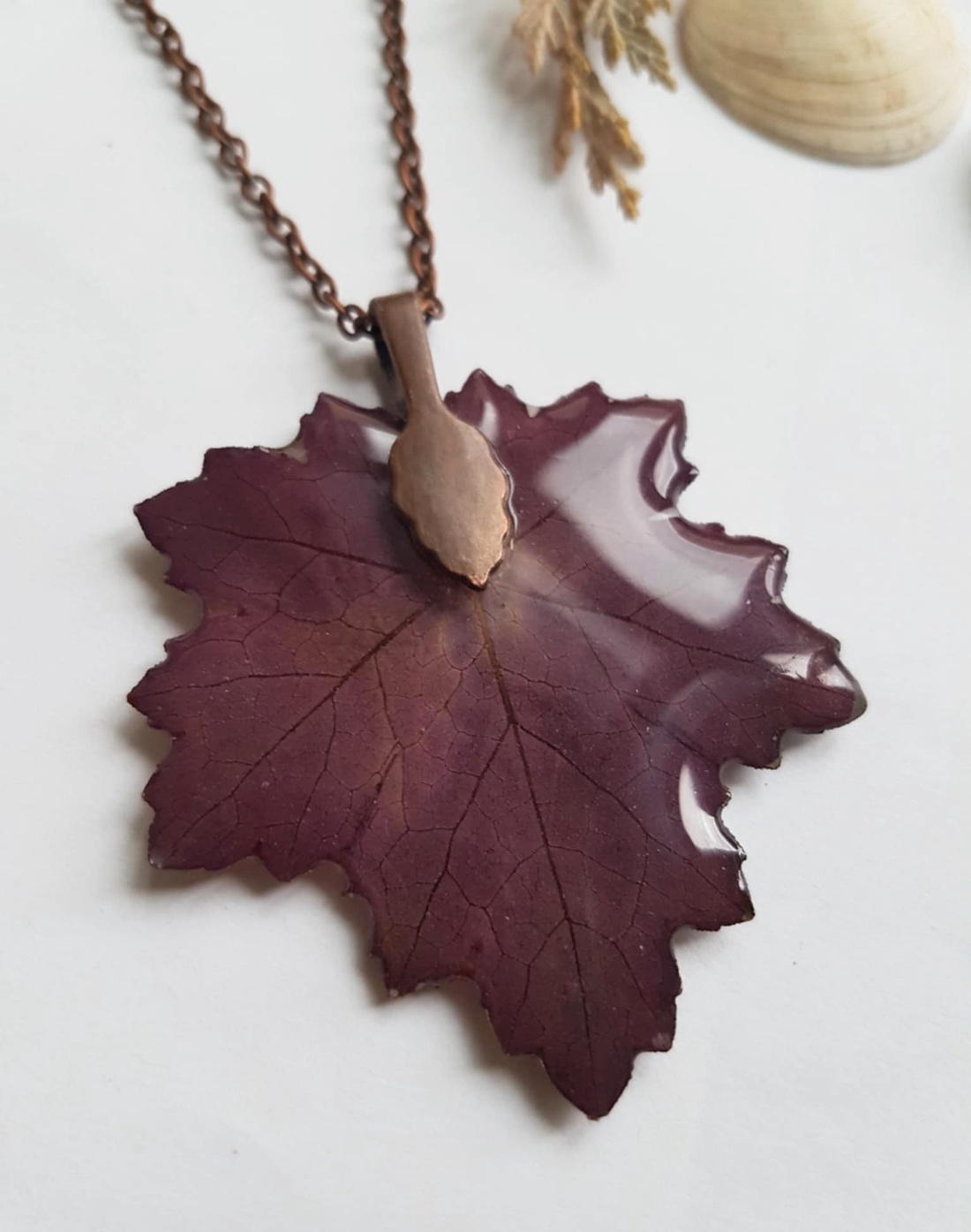 Colier unicat handmade Pandantiv frunza naturala medalion botanic din rasina cadou Craciun secret santa eco - bijuterii - coliere - pandative - Artynos.ro