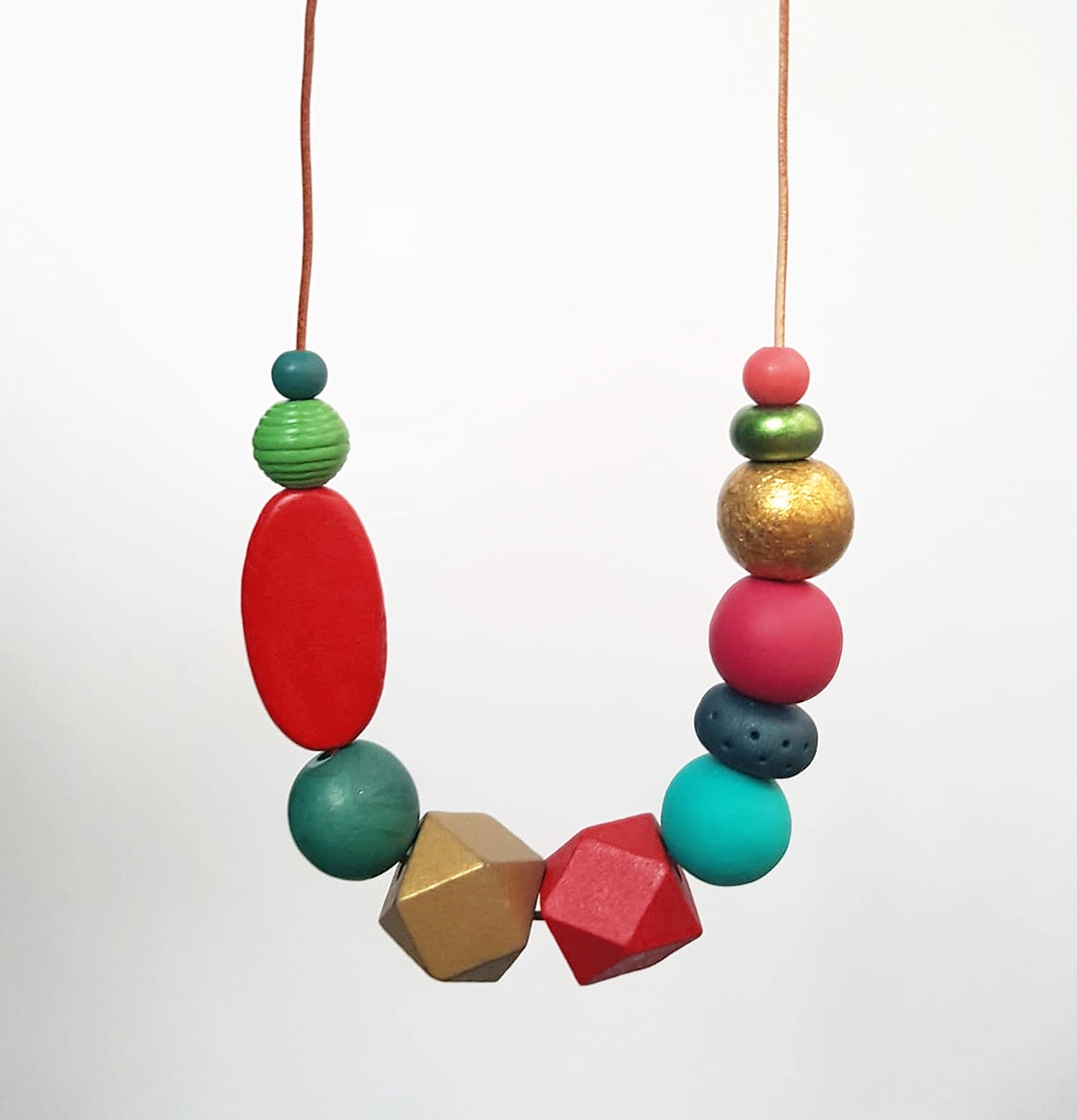 Cadou Craciun Colier fashion Colier geometric margele verzi rosii colier statement colier trendy modern colier colorat - crăciun - cadouri de moș crăciun - cadouri de moș crăciun - Artynos.ro