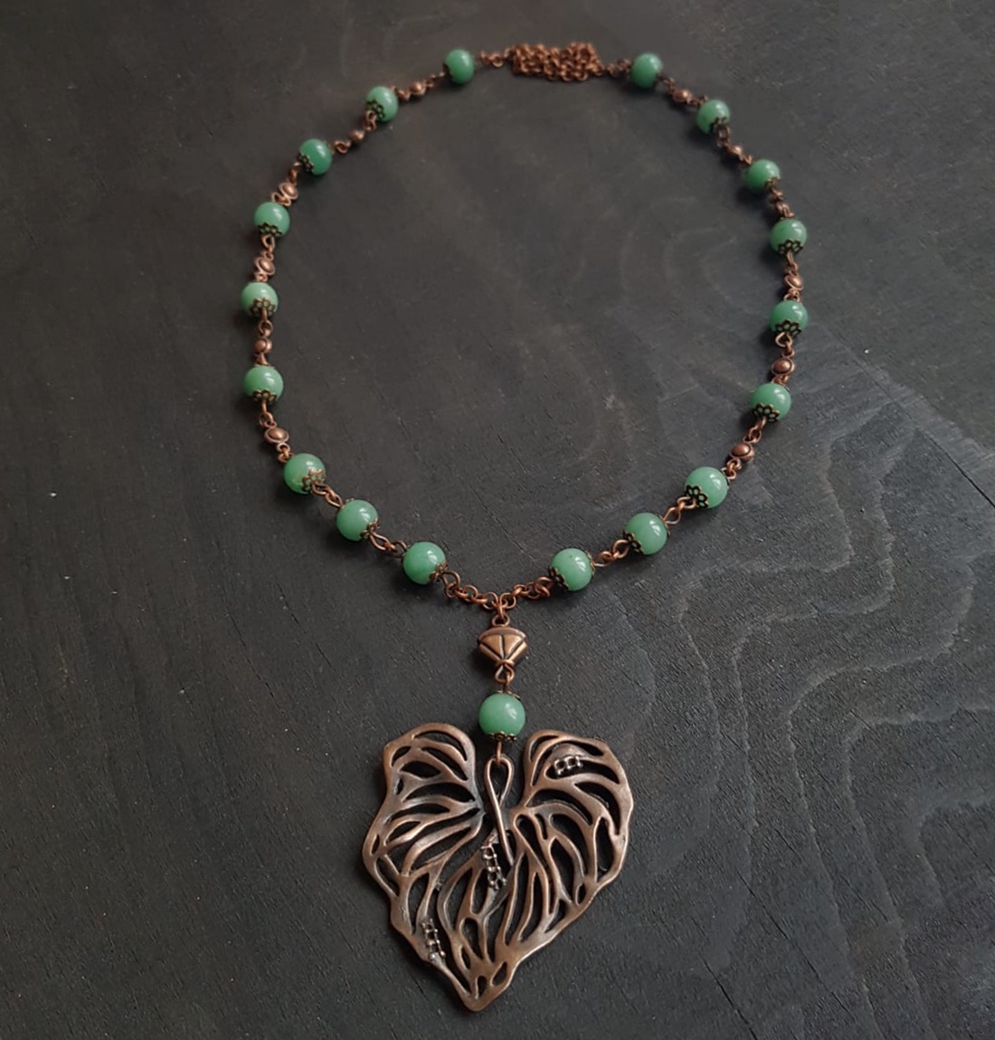Colier lung artizanal Colier din margele semipretioase verzi Pandantiv frunza cupru colier aventurin verde colier rozar - bijuterii - coliere - coliere din pietre semiprețioase - Artynos.ro
